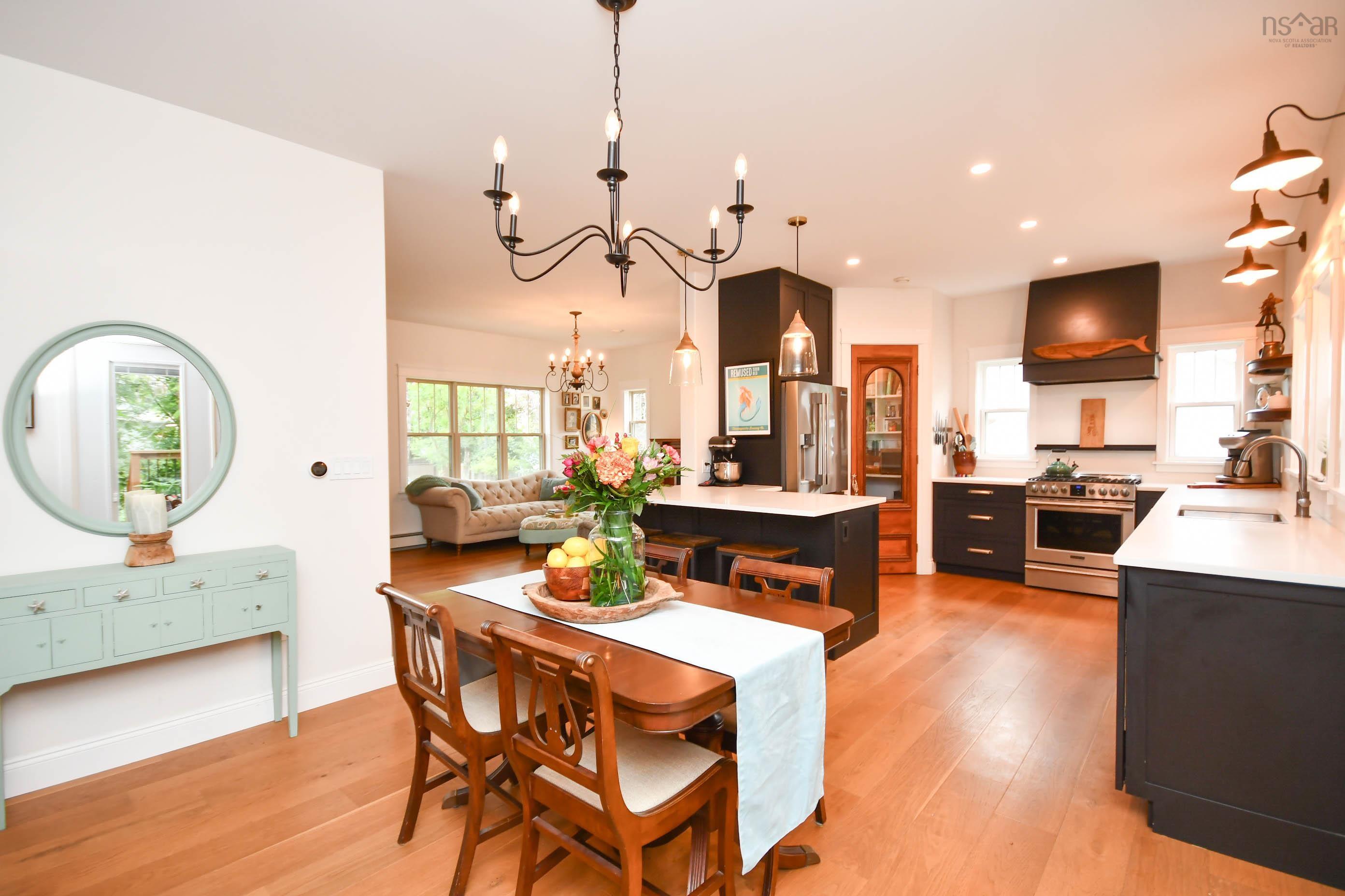 $989,900.00: 7 Crichton Park Road, Dartmouth