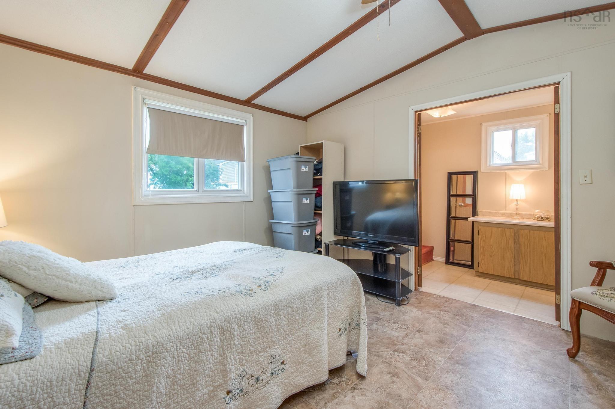 1 Wilson Avenue, Dartmouth, NS (MLS 202518420)