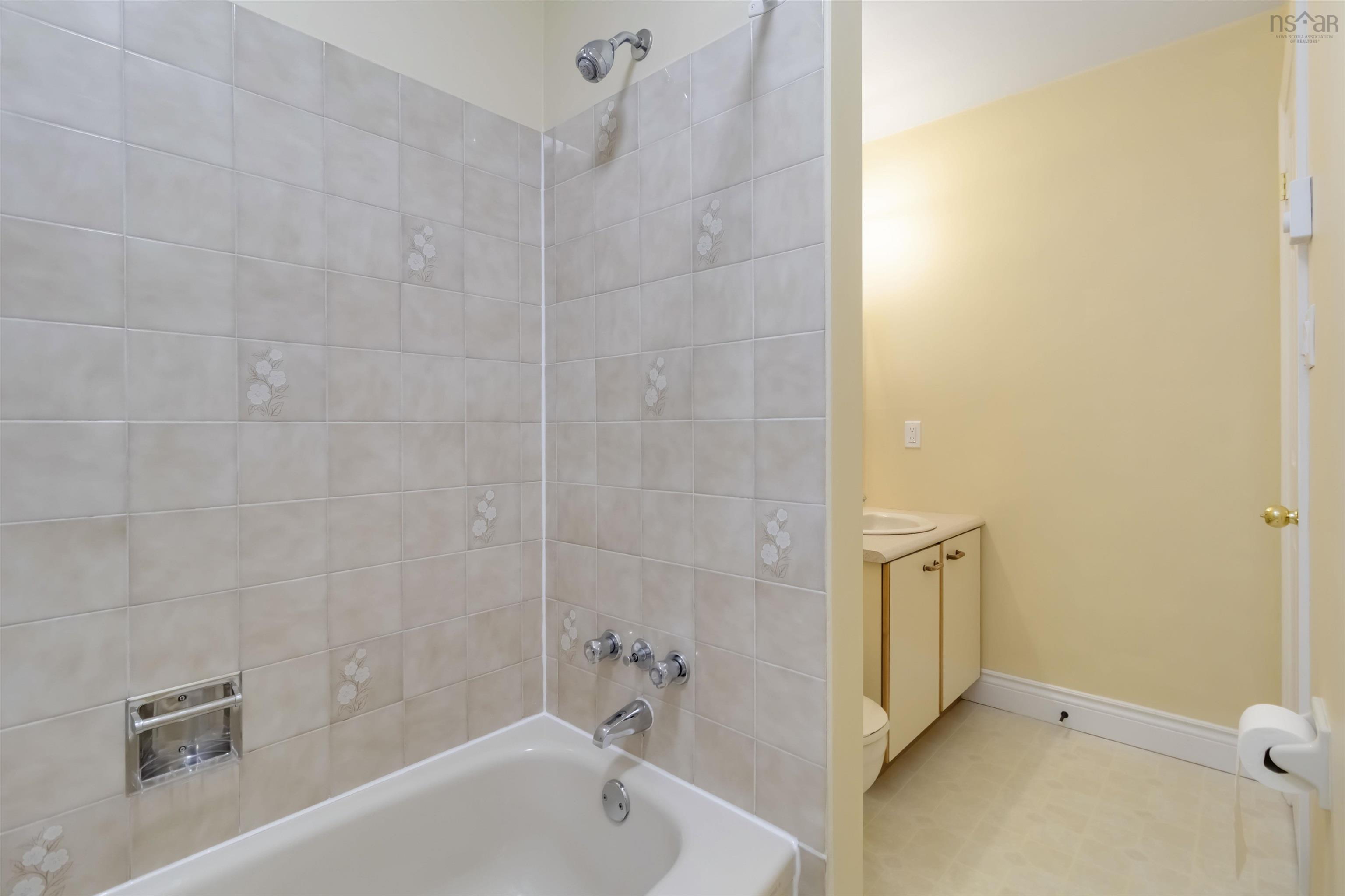 $399,900.00: 13 Collins Grove, Dartmouth