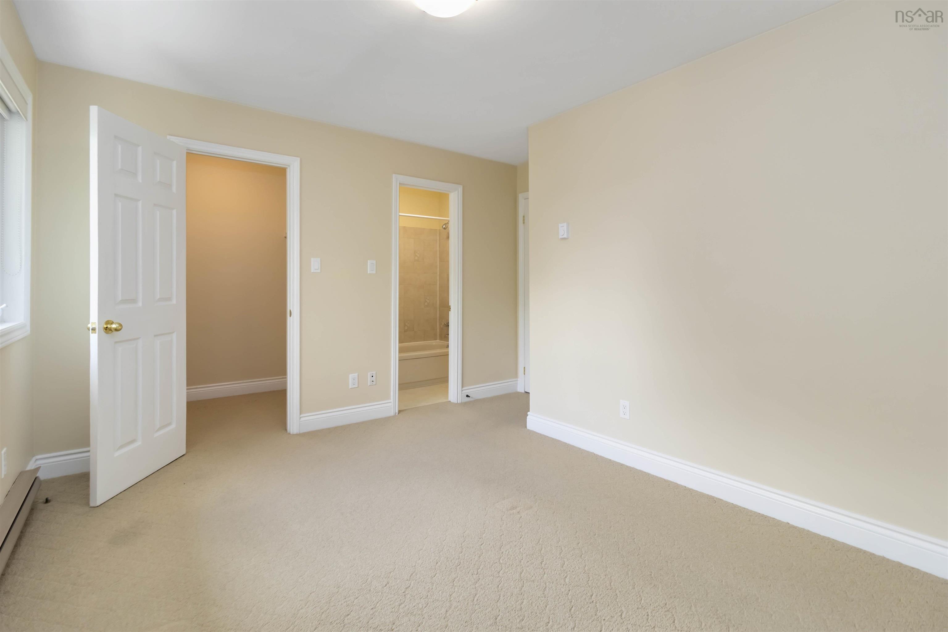 $399,900.00: 13 Collins Grove, Dartmouth