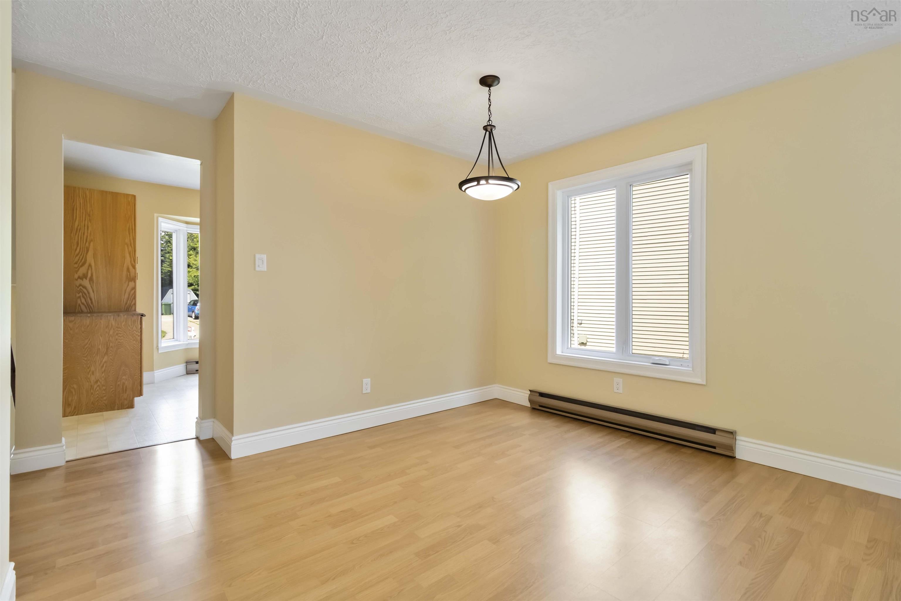 $399,900.00: 13 Collins Grove, Dartmouth