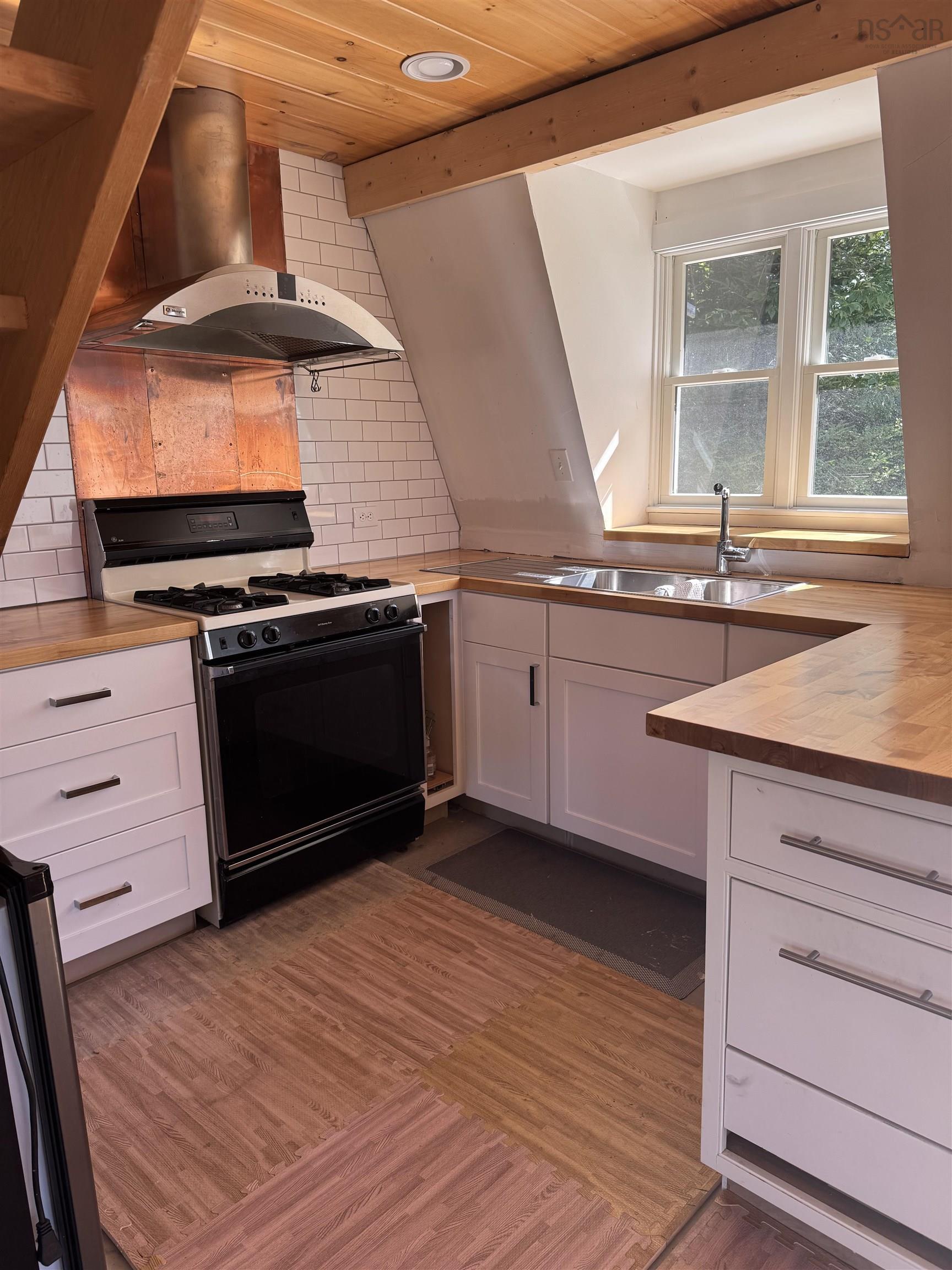 $327,000.00: 111 St Mary