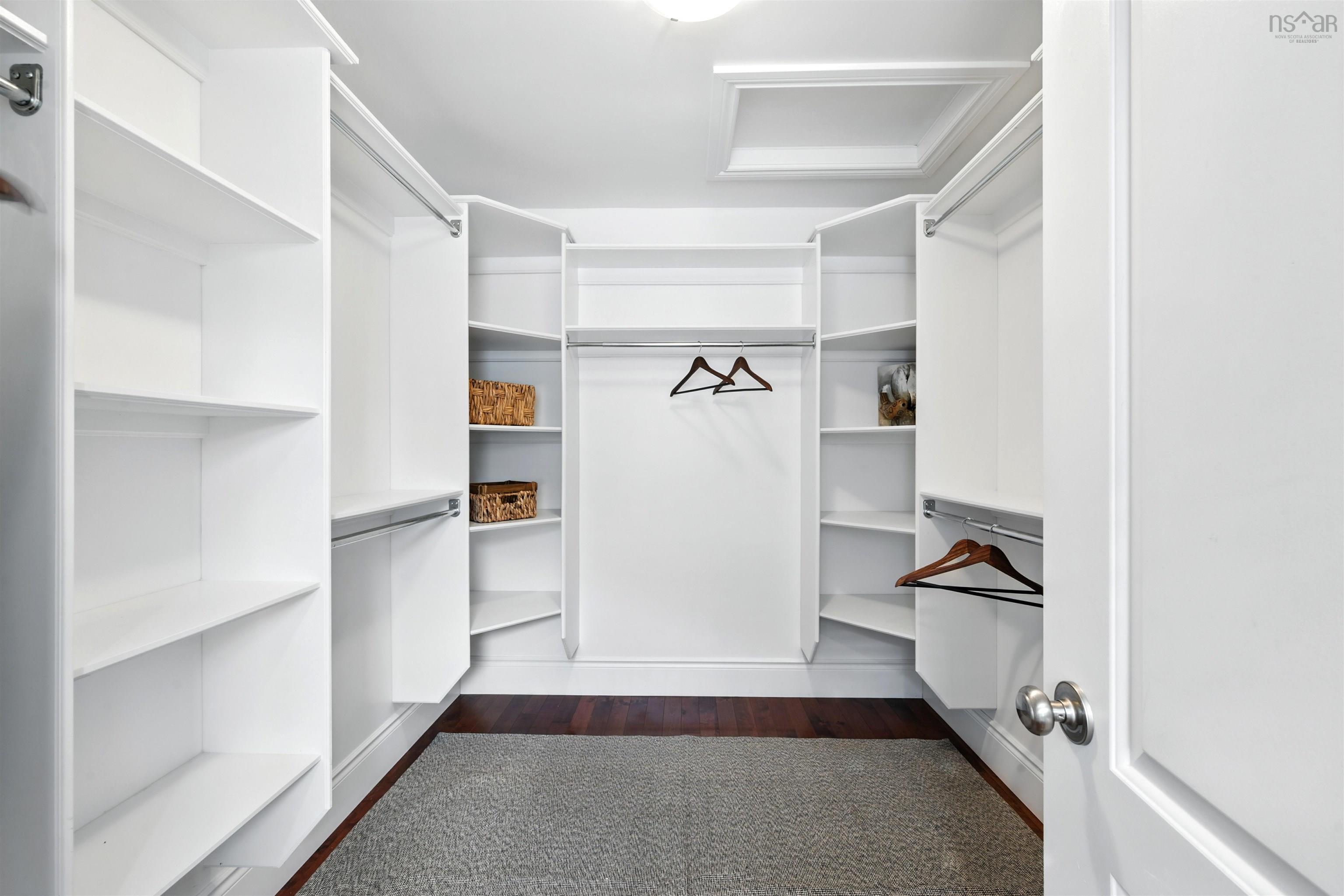 $929,900.00: 426 Southgate Drive, Bedford