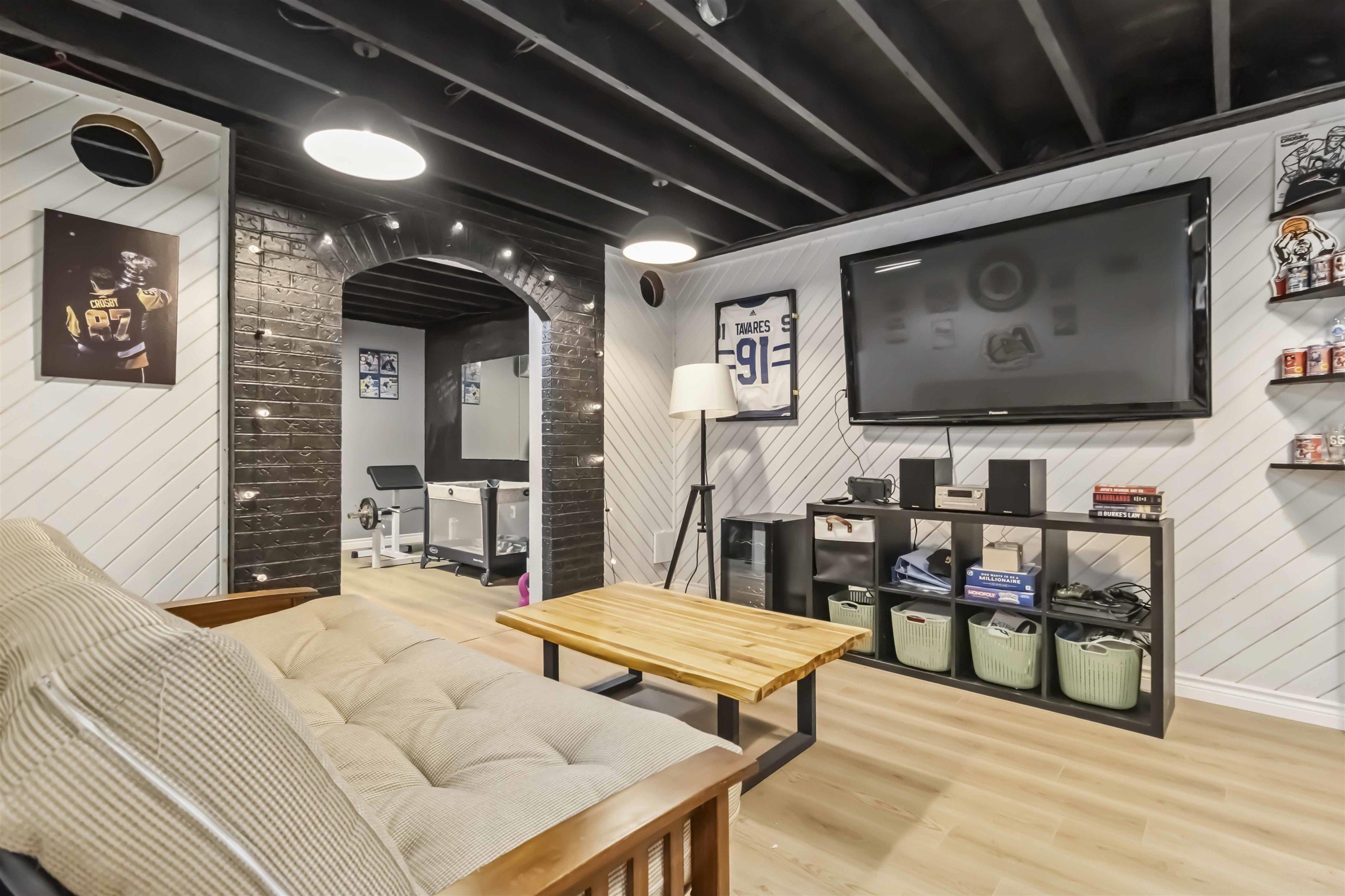 $429,900.00: 8 Green Road, Lantz