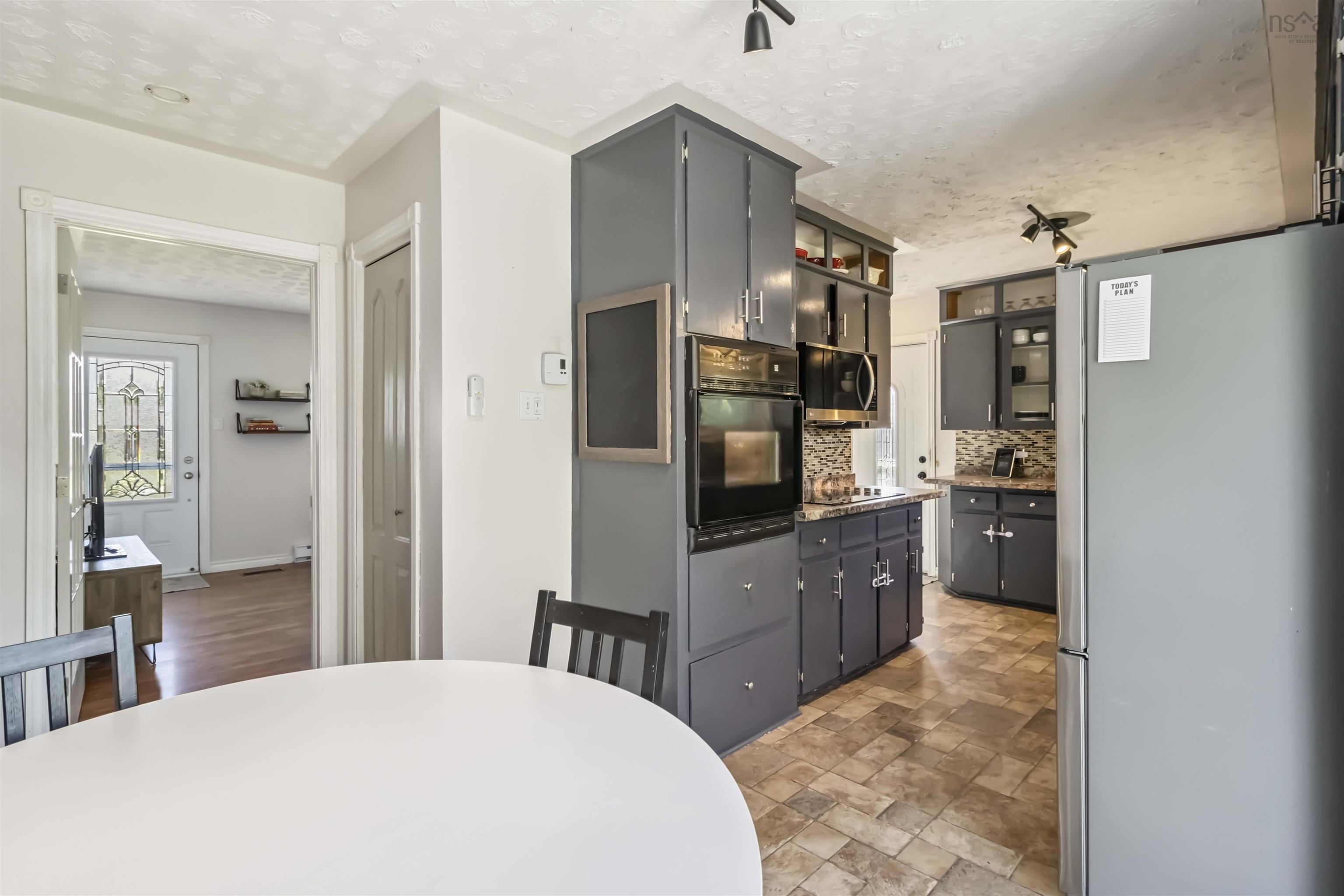 $429,900.00: 8 Green Road, Lantz