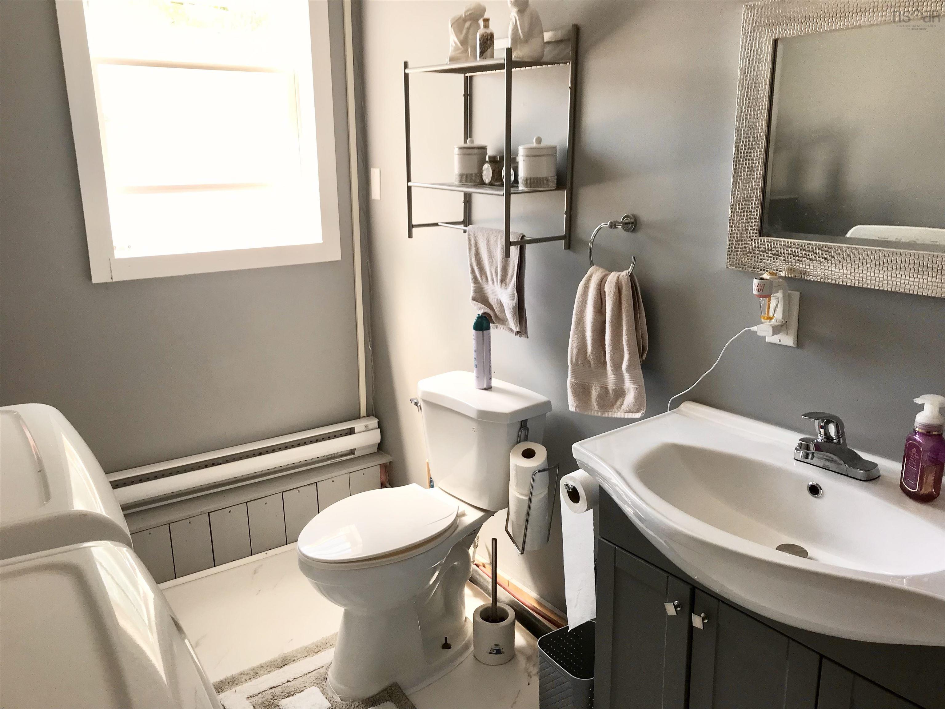 $249,900.00: 31 Barnard Street, Yarmouth