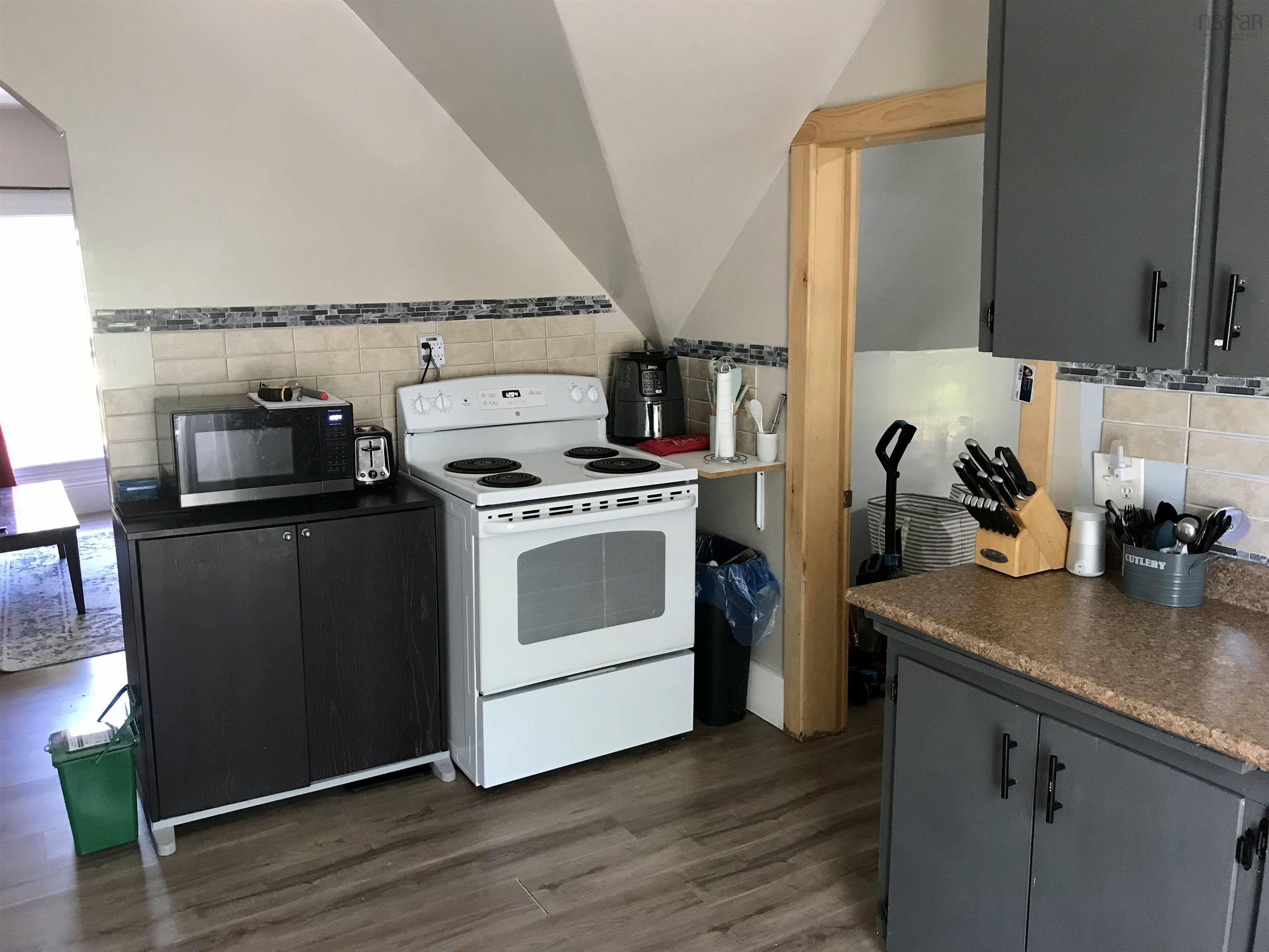 $249,900.00: 31 Barnard Street, Yarmouth