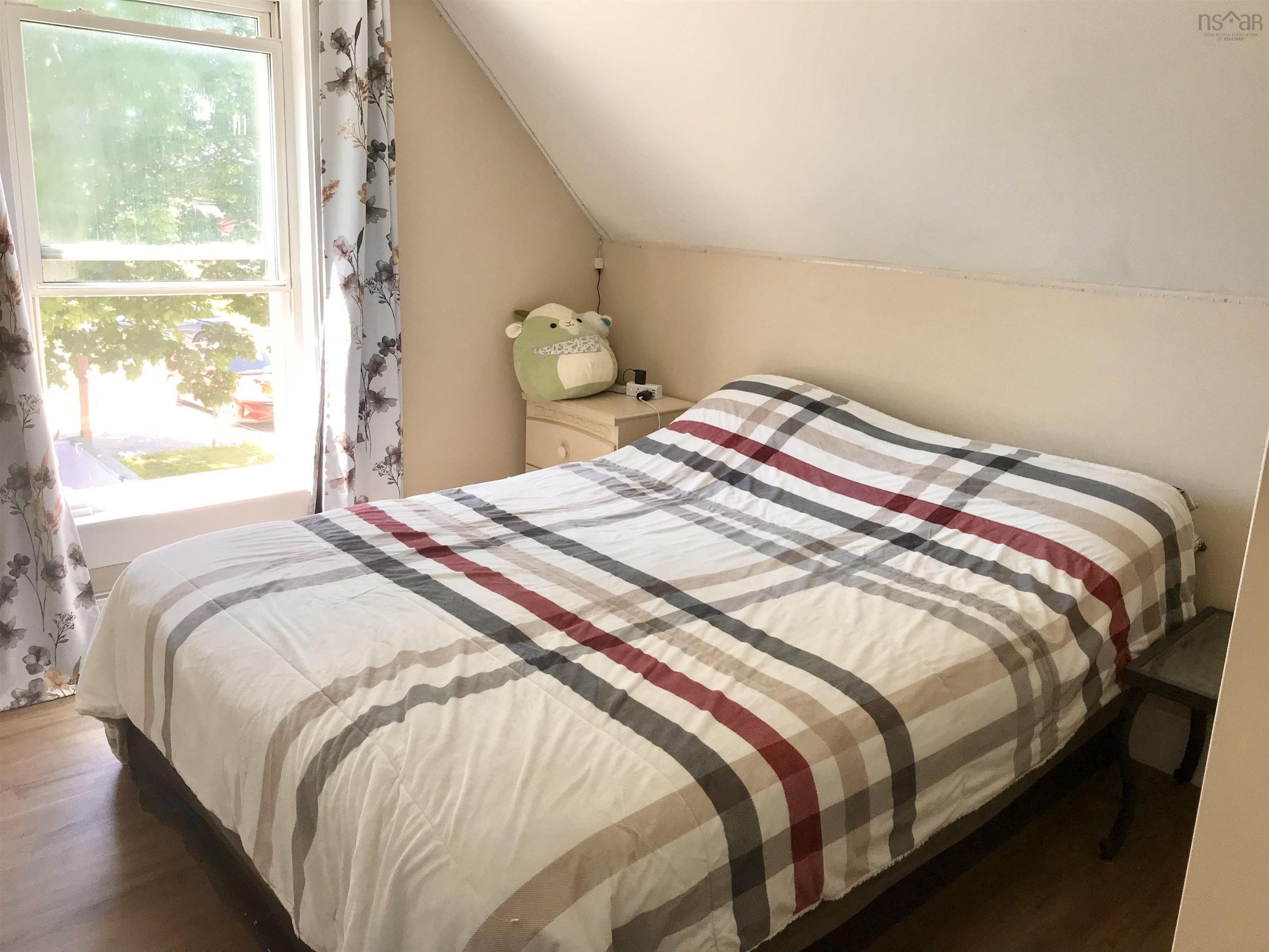 $249,900.00: 31 Barnard Street, Yarmouth