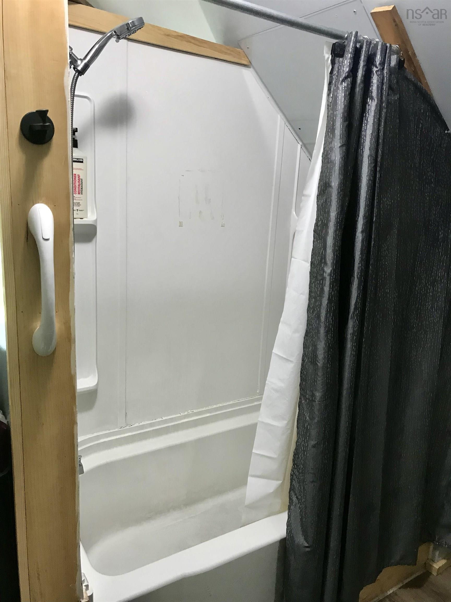 $249,900.00: 31 Barnard Street, Yarmouth