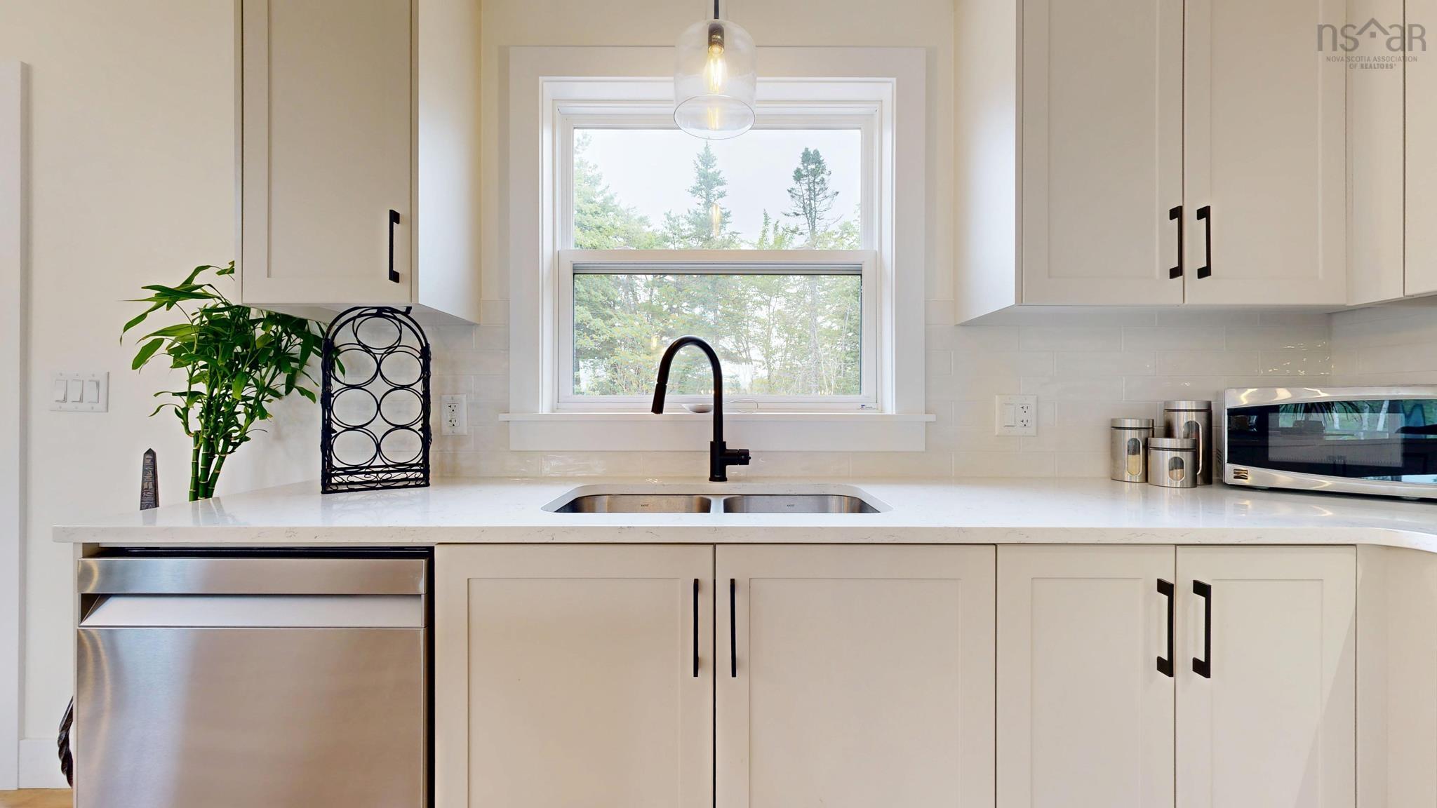 $699,900.00: 487 Wisteria Lane, Upper Tantallon