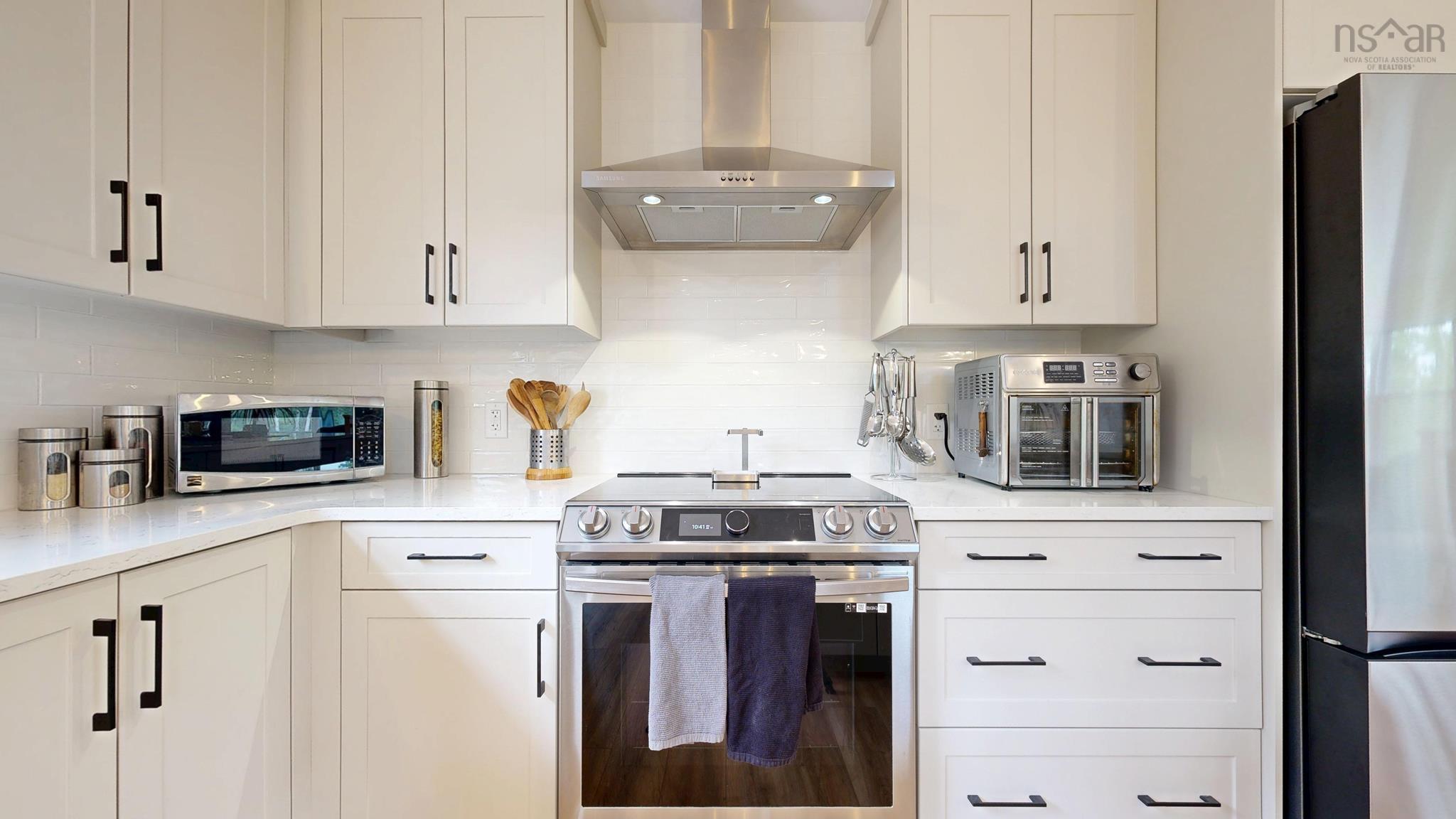 $699,900.00: 487 Wisteria Lane, Upper Tantallon