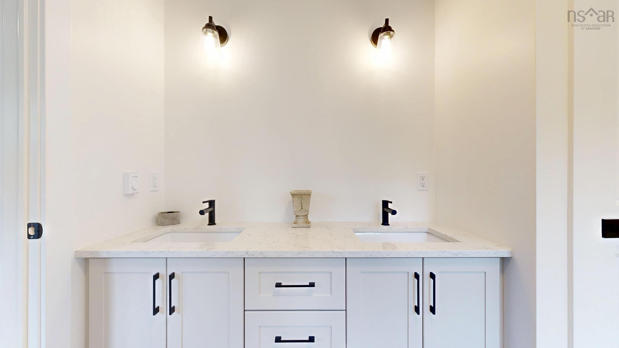 $699,900.00: 487 Wisteria Lane, Upper Tantallon