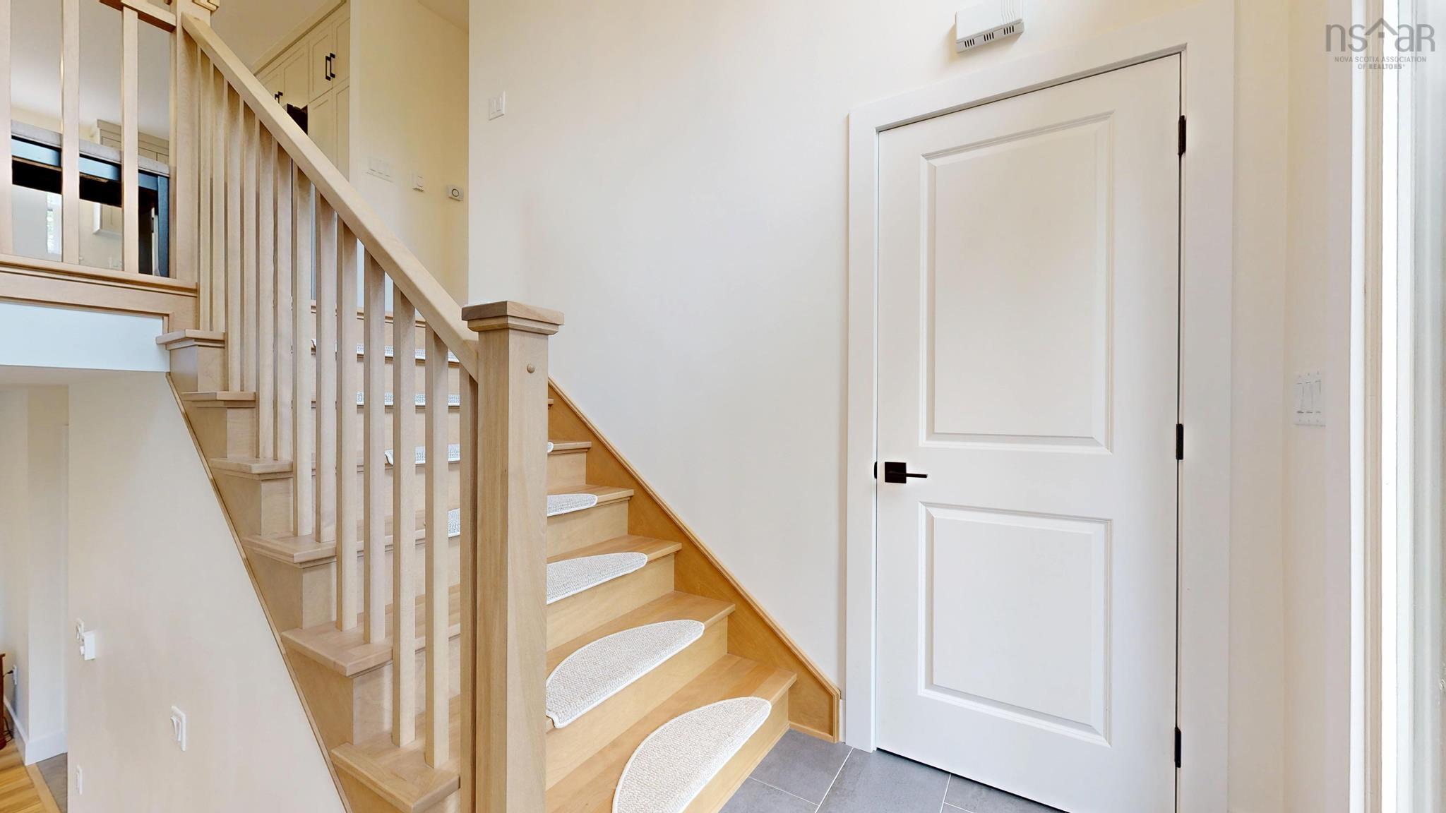 $699,900.00: 487 Wisteria Lane, Upper Tantallon