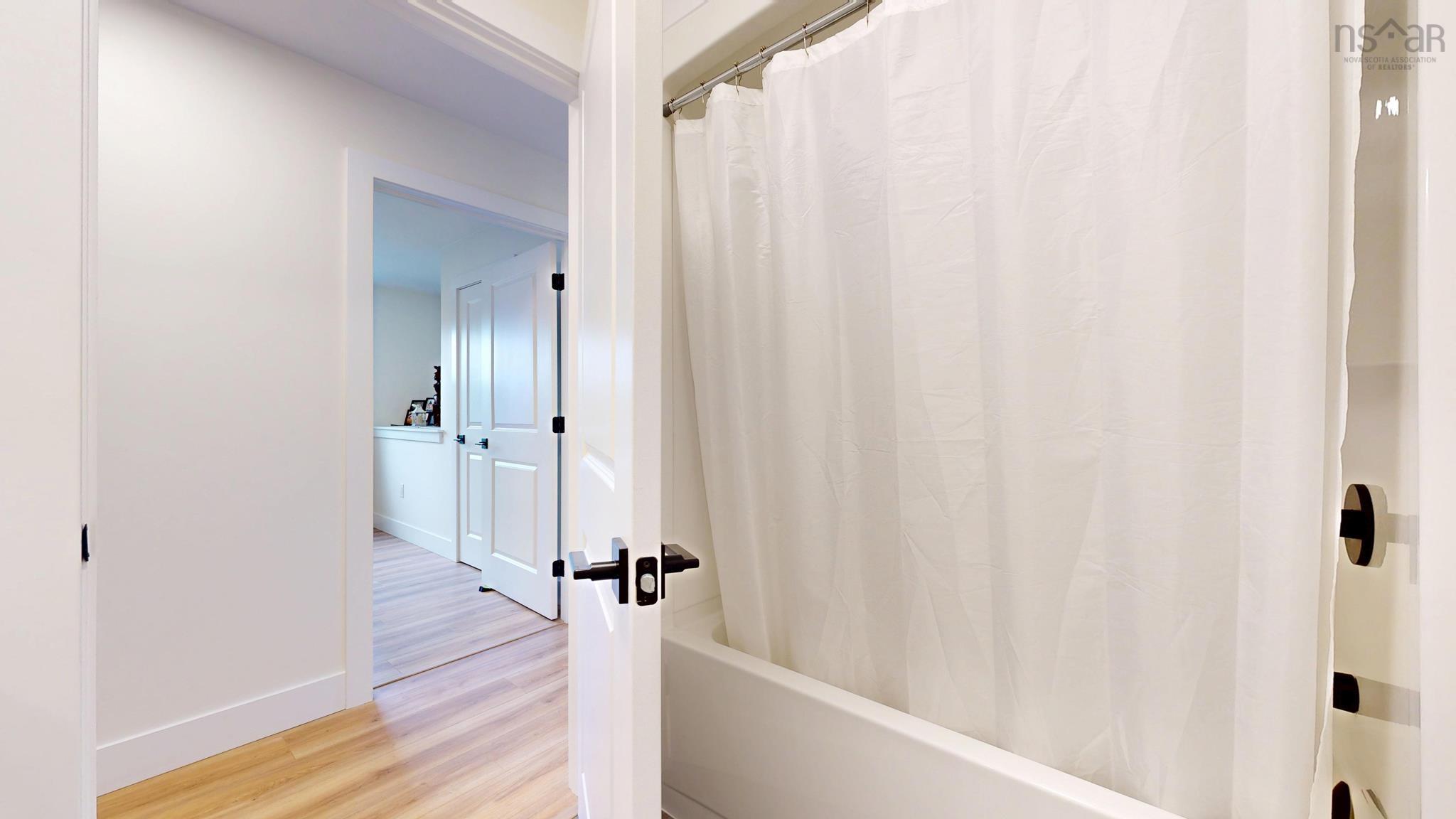 $699,900.00: 487 Wisteria Lane, Upper Tantallon