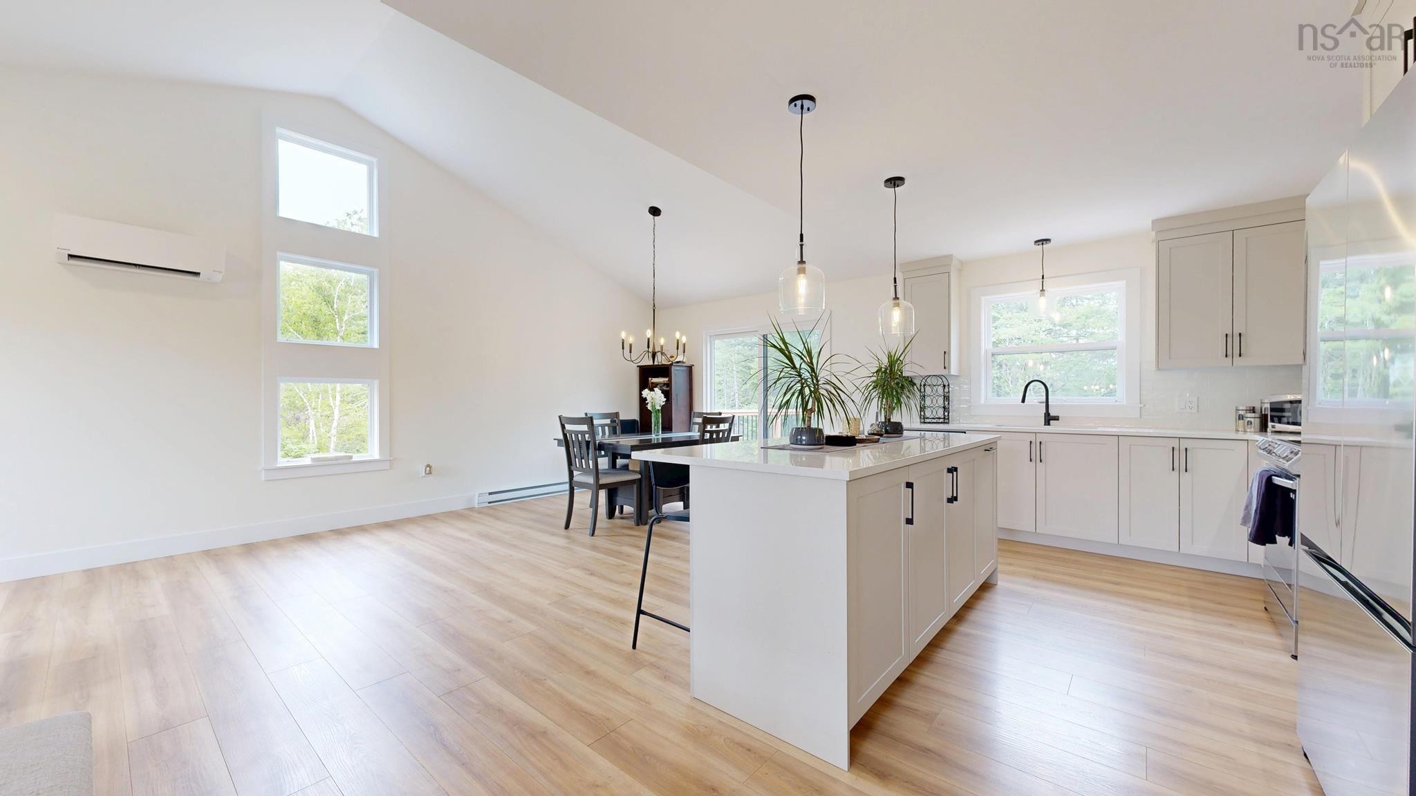 $699,900.00: 487 Wisteria Lane, Upper Tantallon