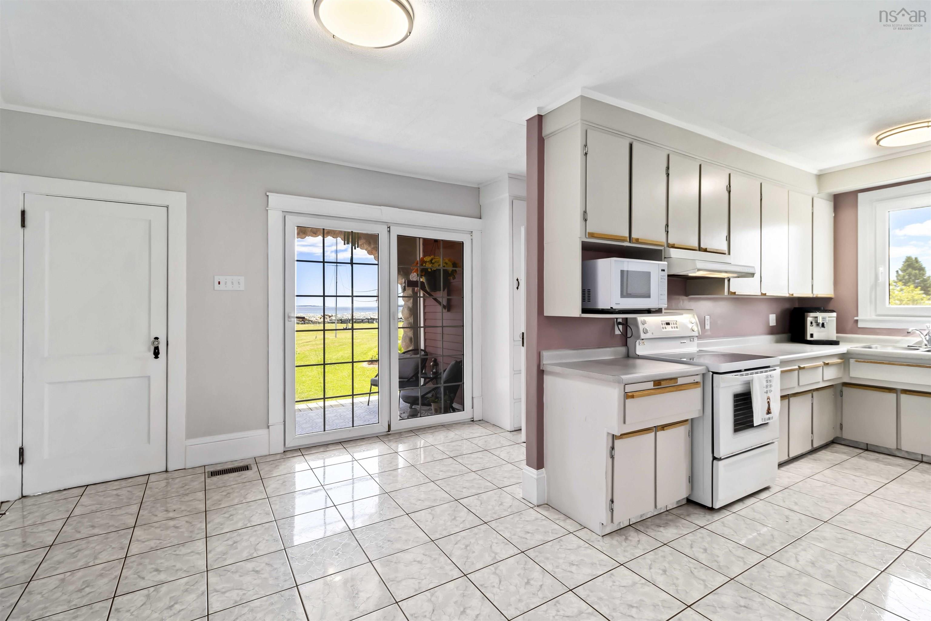 $699,900.00: 4027 331 Highway, Dublin Shore