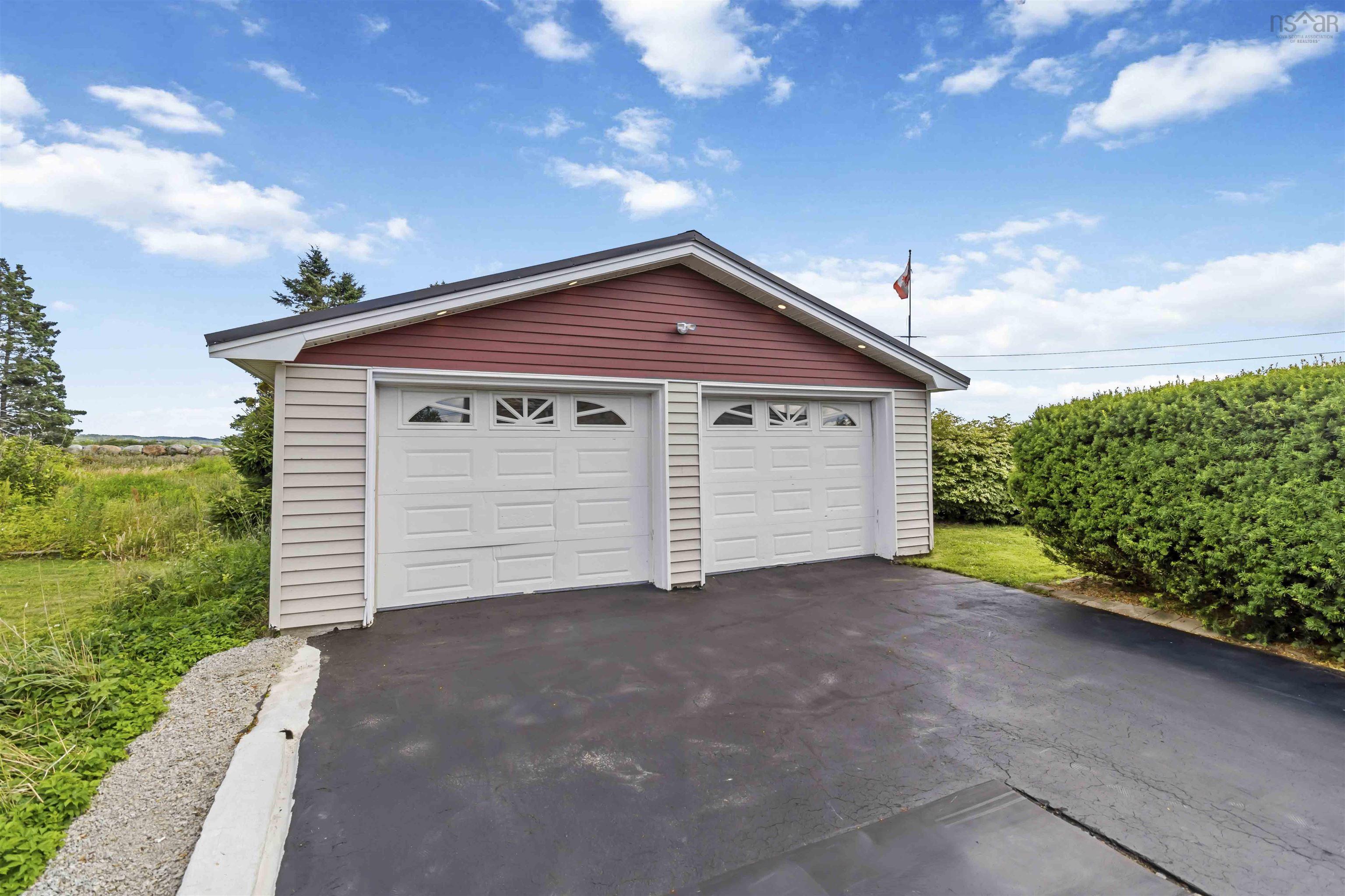 $699,900.00: 4027 331 Highway, Dublin Shore