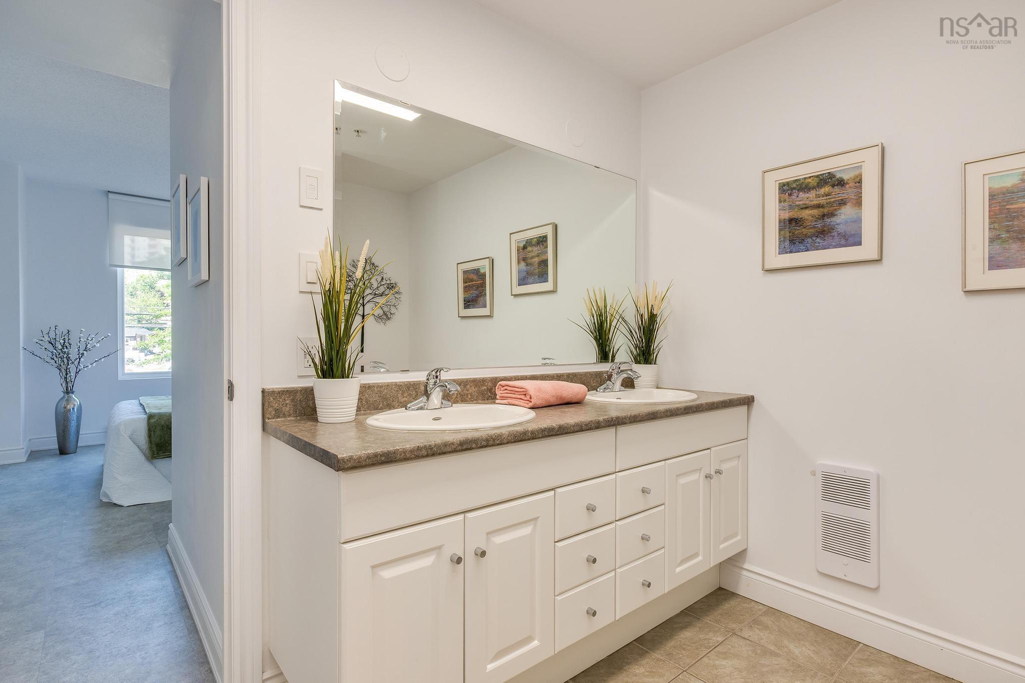 $385,000.00: 209 647 Bedford Highway, Bedford