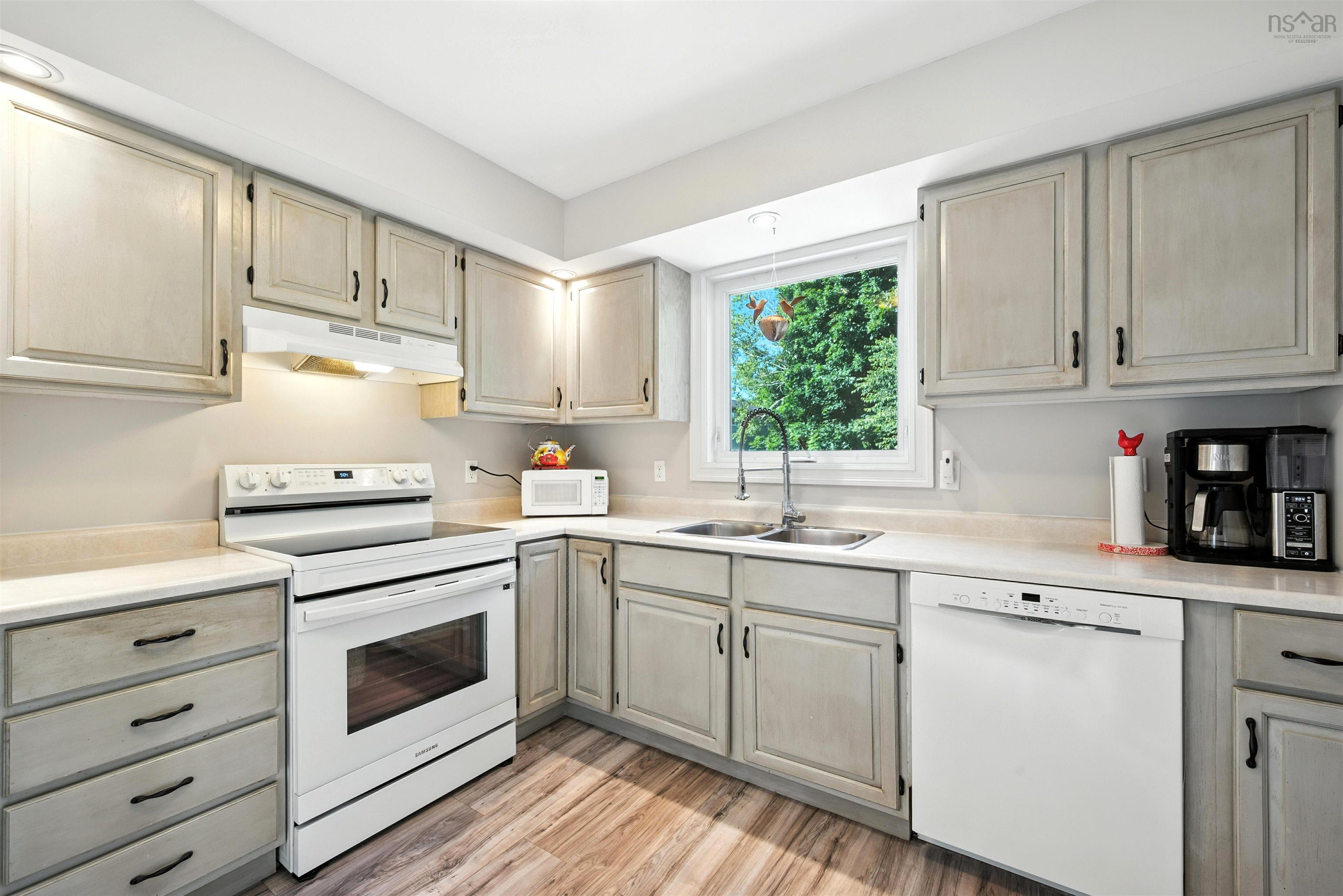 $465,000.00: 13 Viscaya Place, Dartmouth