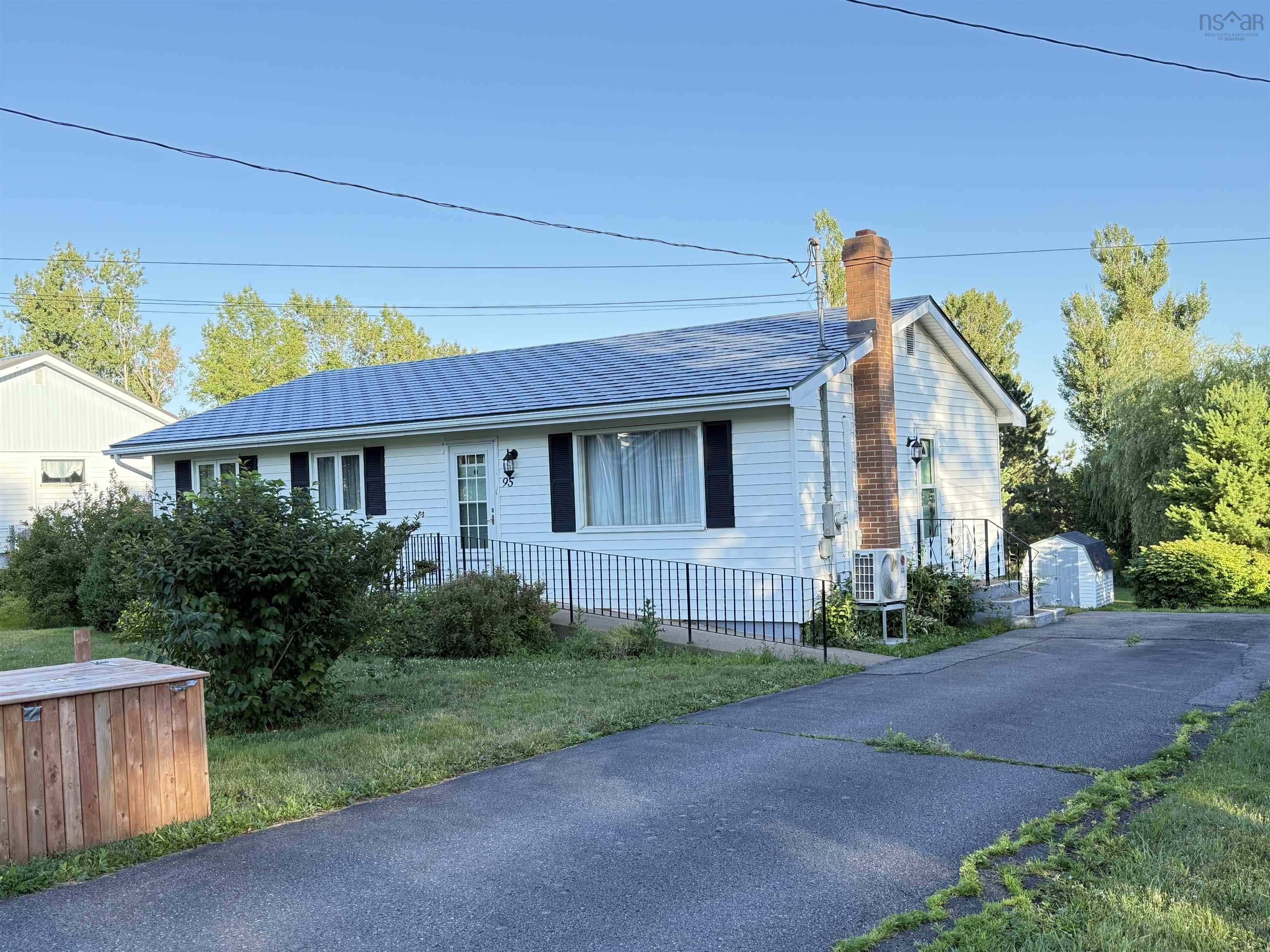 $300,000.00: 95 Haliburton rd, Pictou