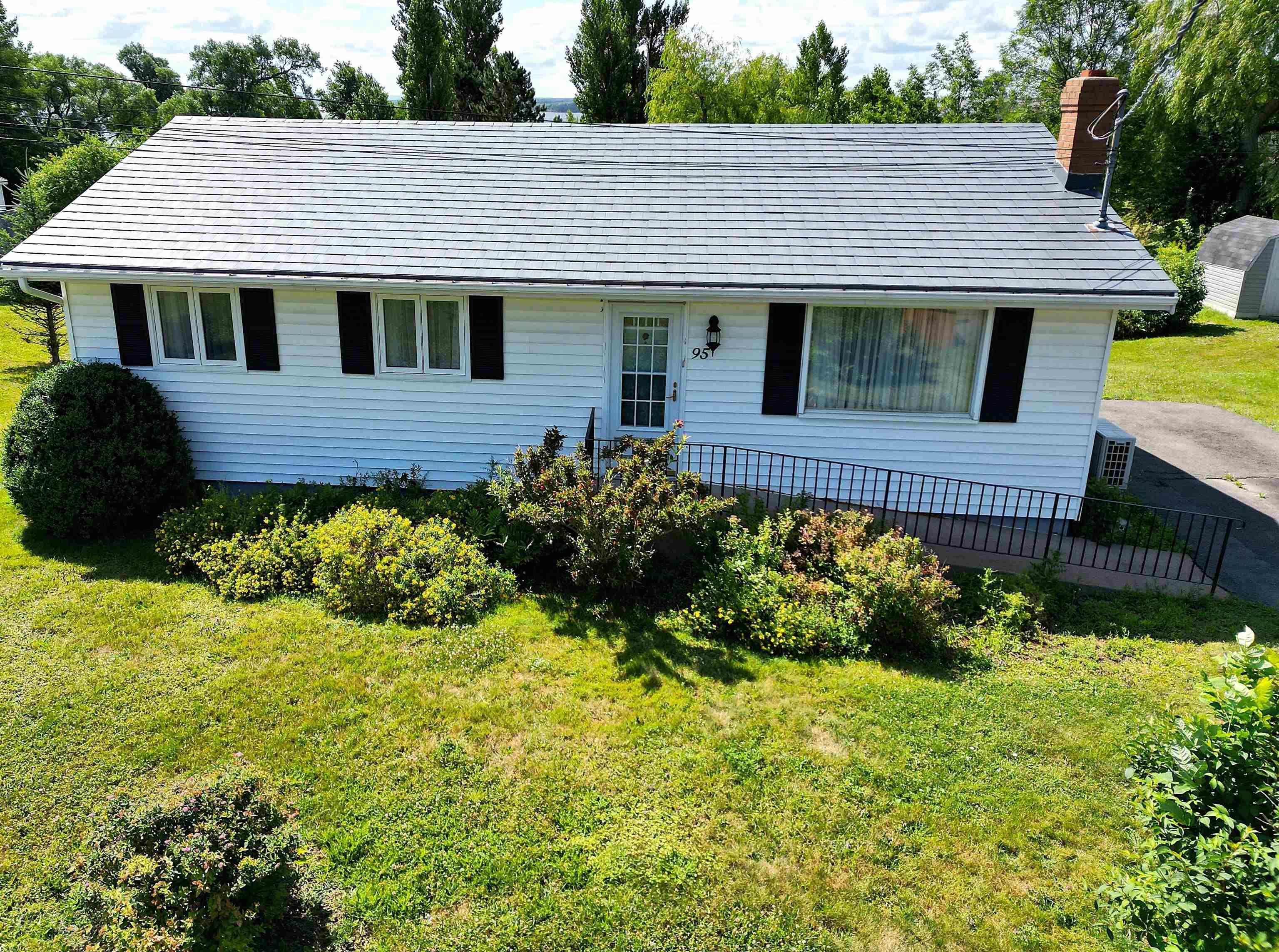 $300,000.00: 95 Haliburton rd, Pictou