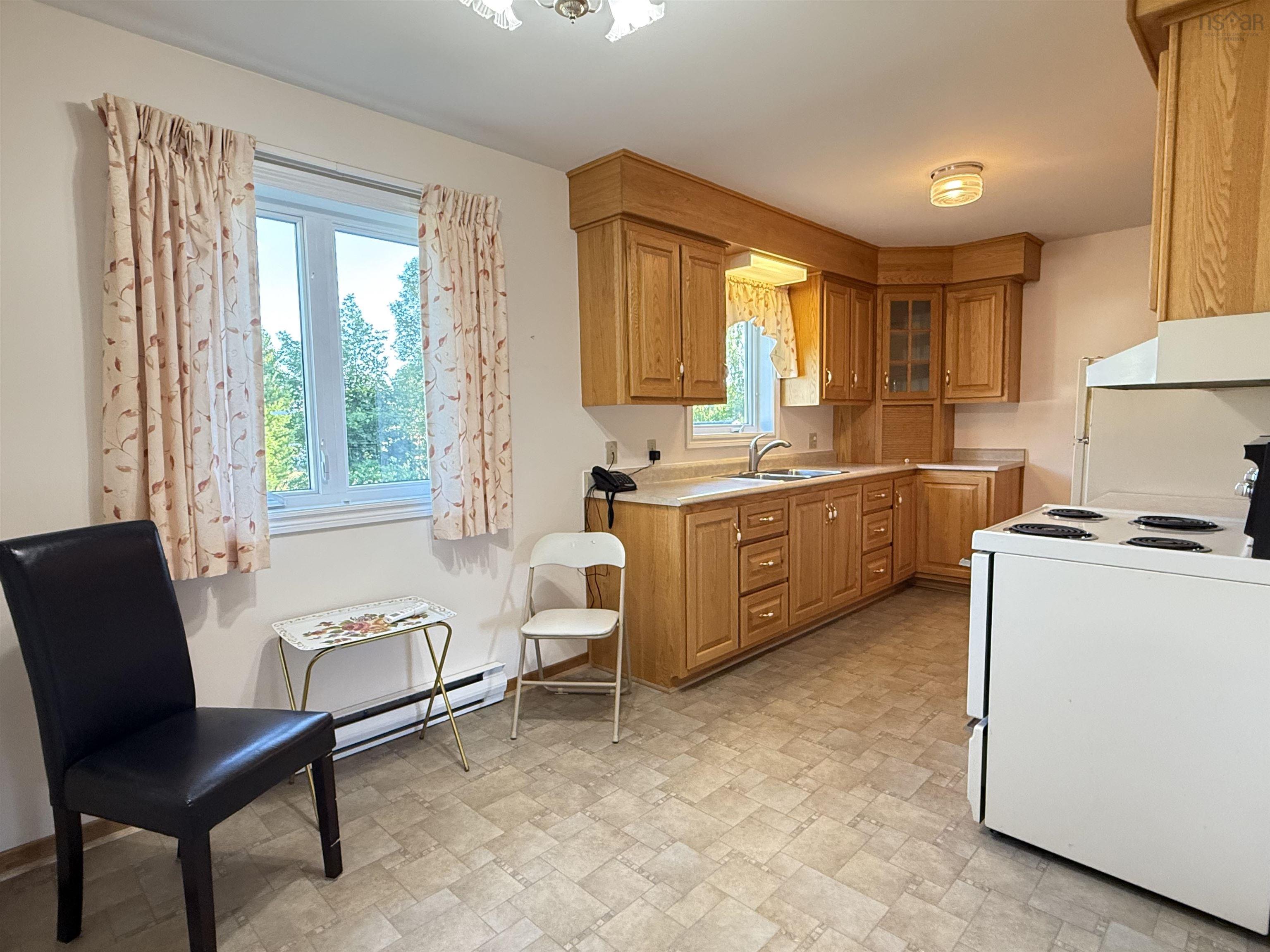 $300,000.00: 95 Haliburton rd, Pictou