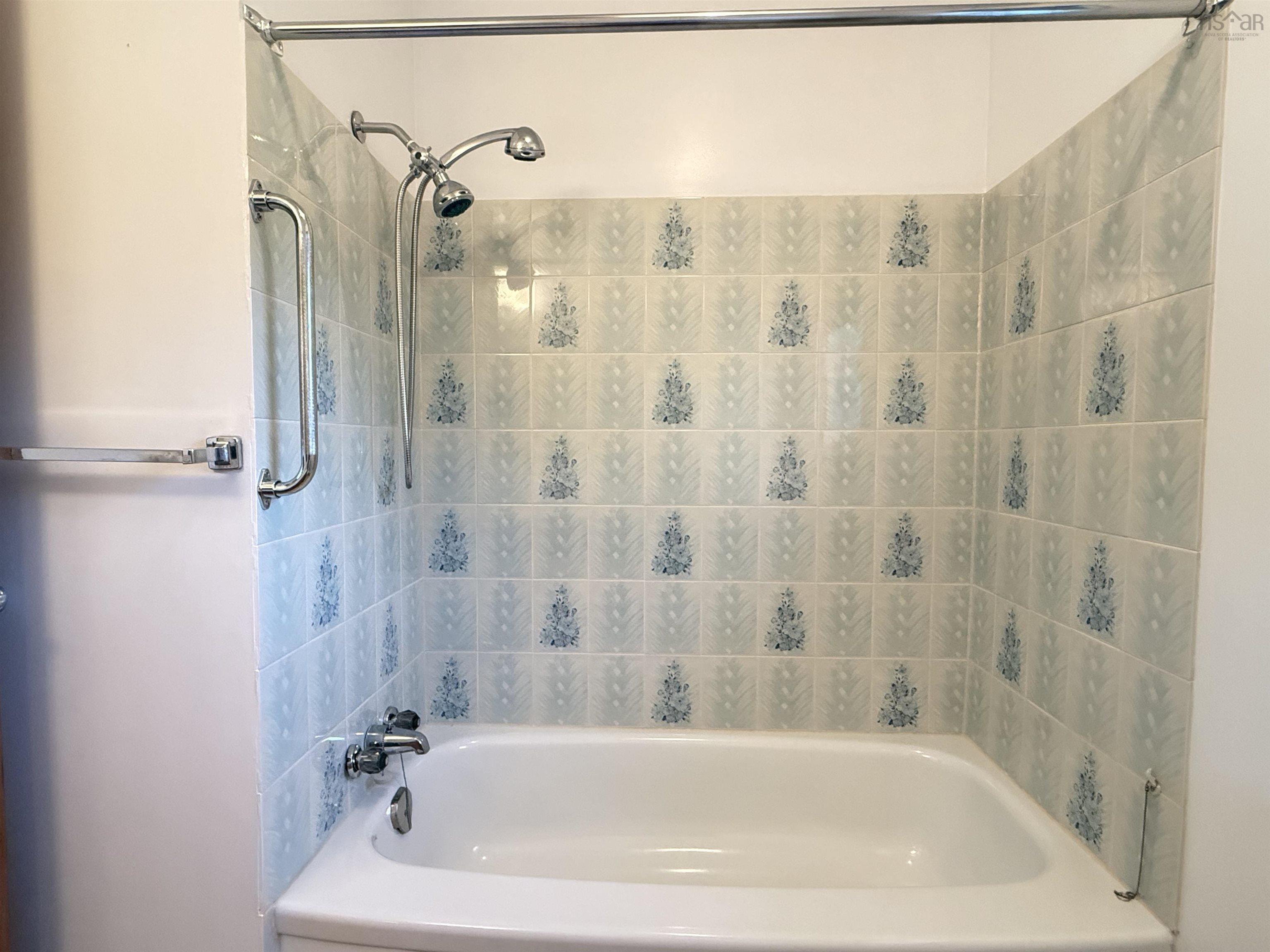 $300,000.00: 95 Haliburton rd, Pictou