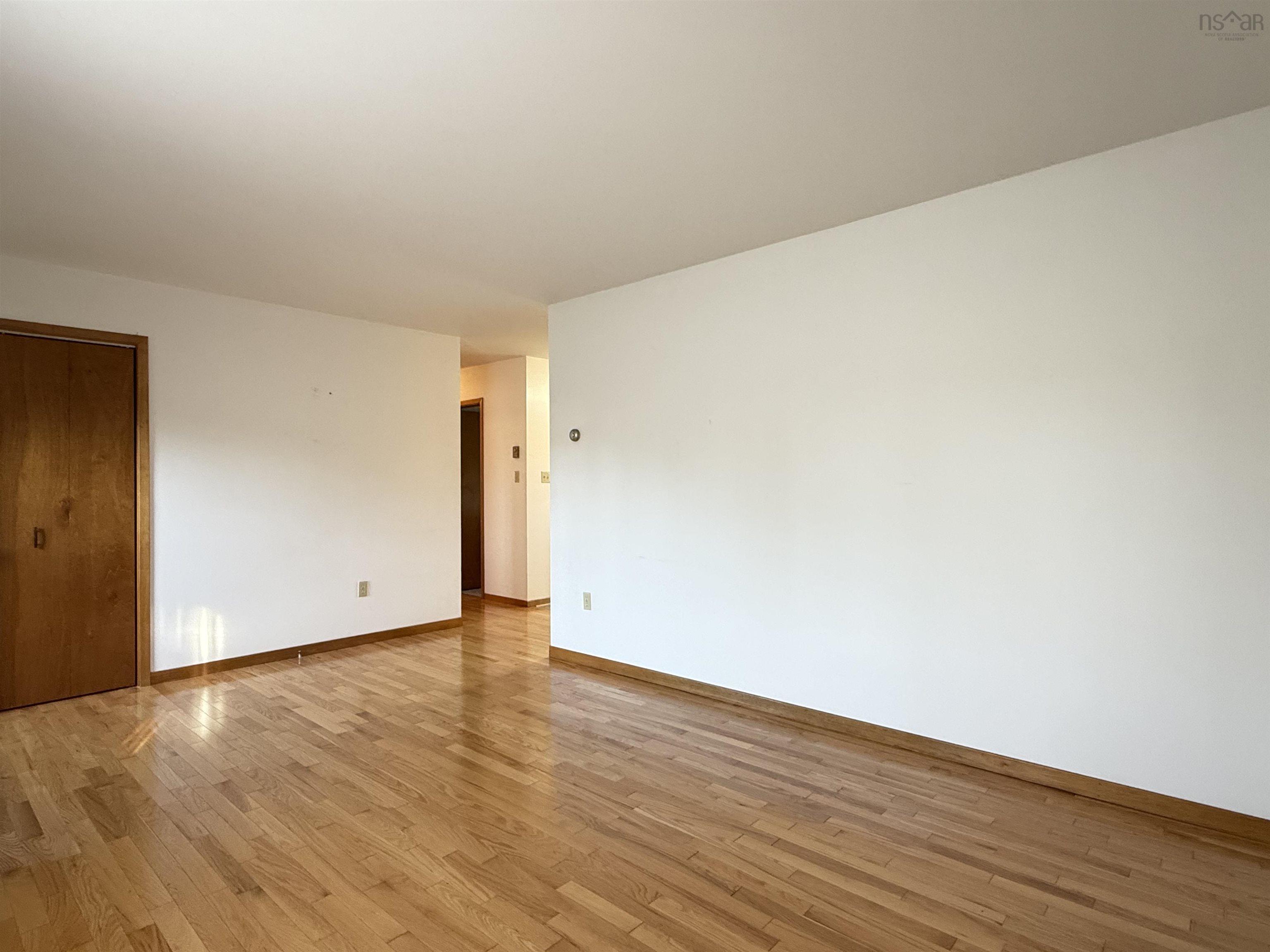 $300,000.00: 95 Haliburton rd, Pictou