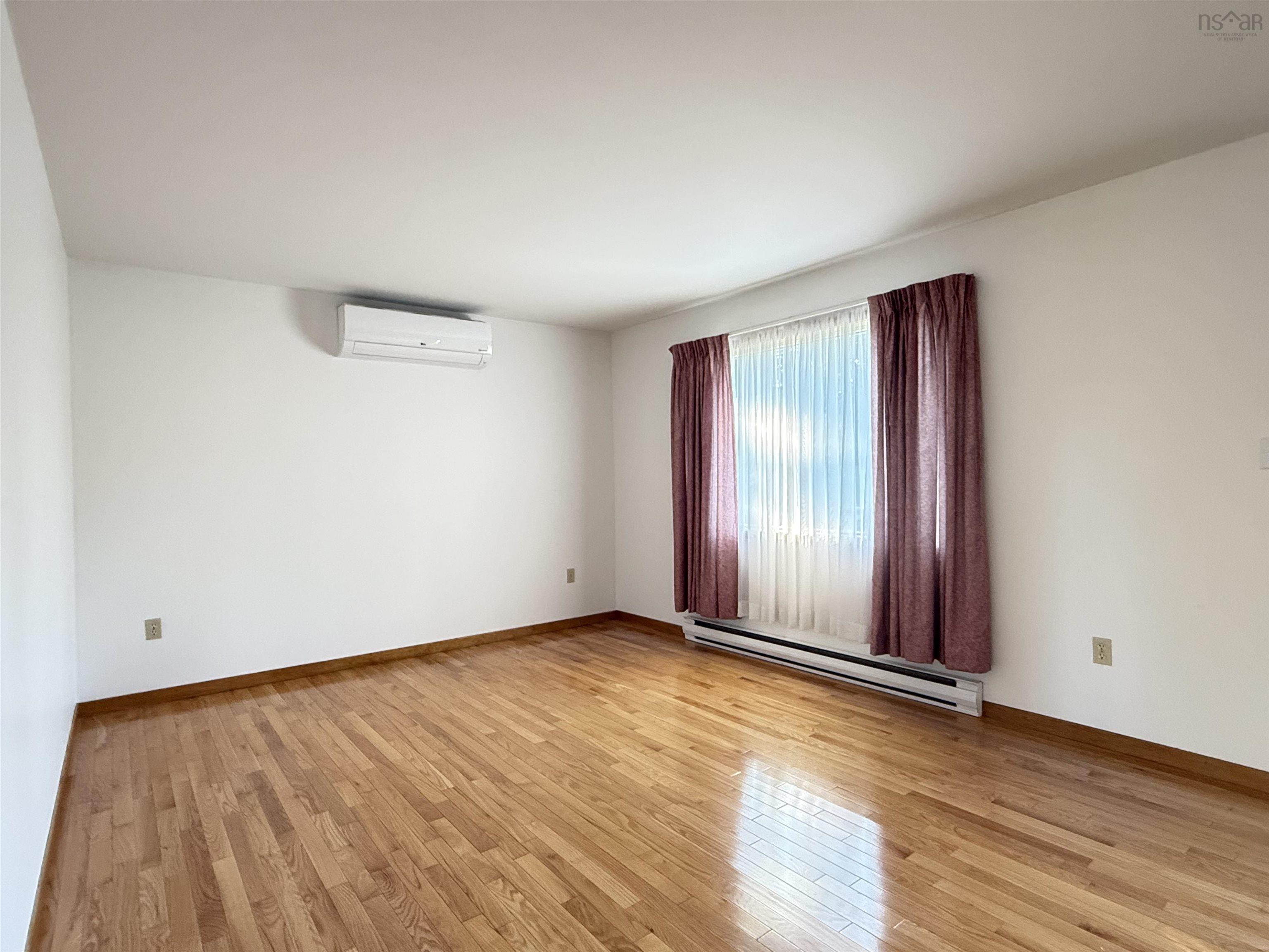 $300,000.00: 95 Haliburton rd, Pictou