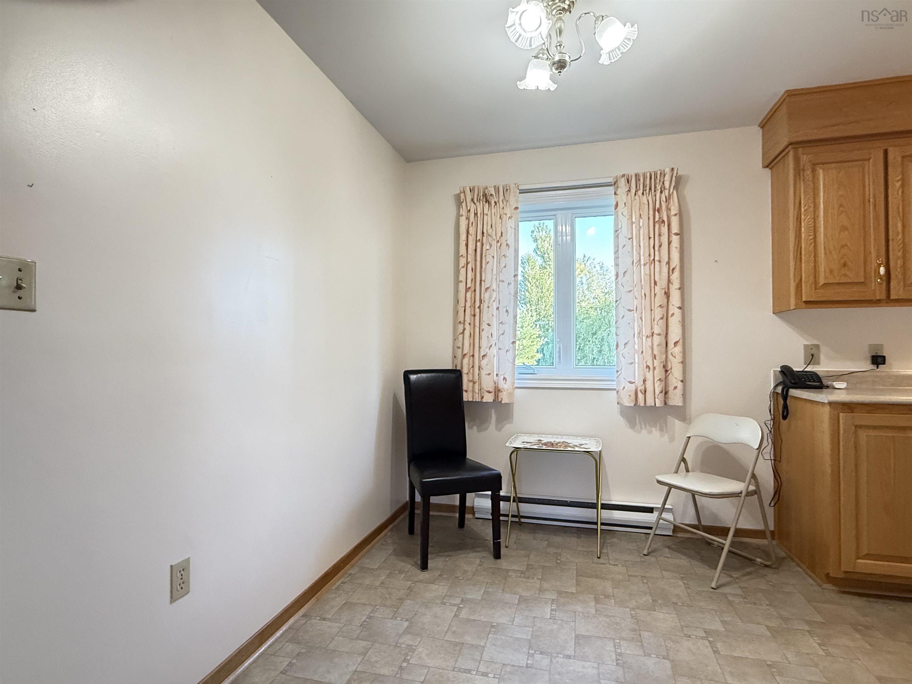 $300,000.00: 95 Haliburton rd, Pictou