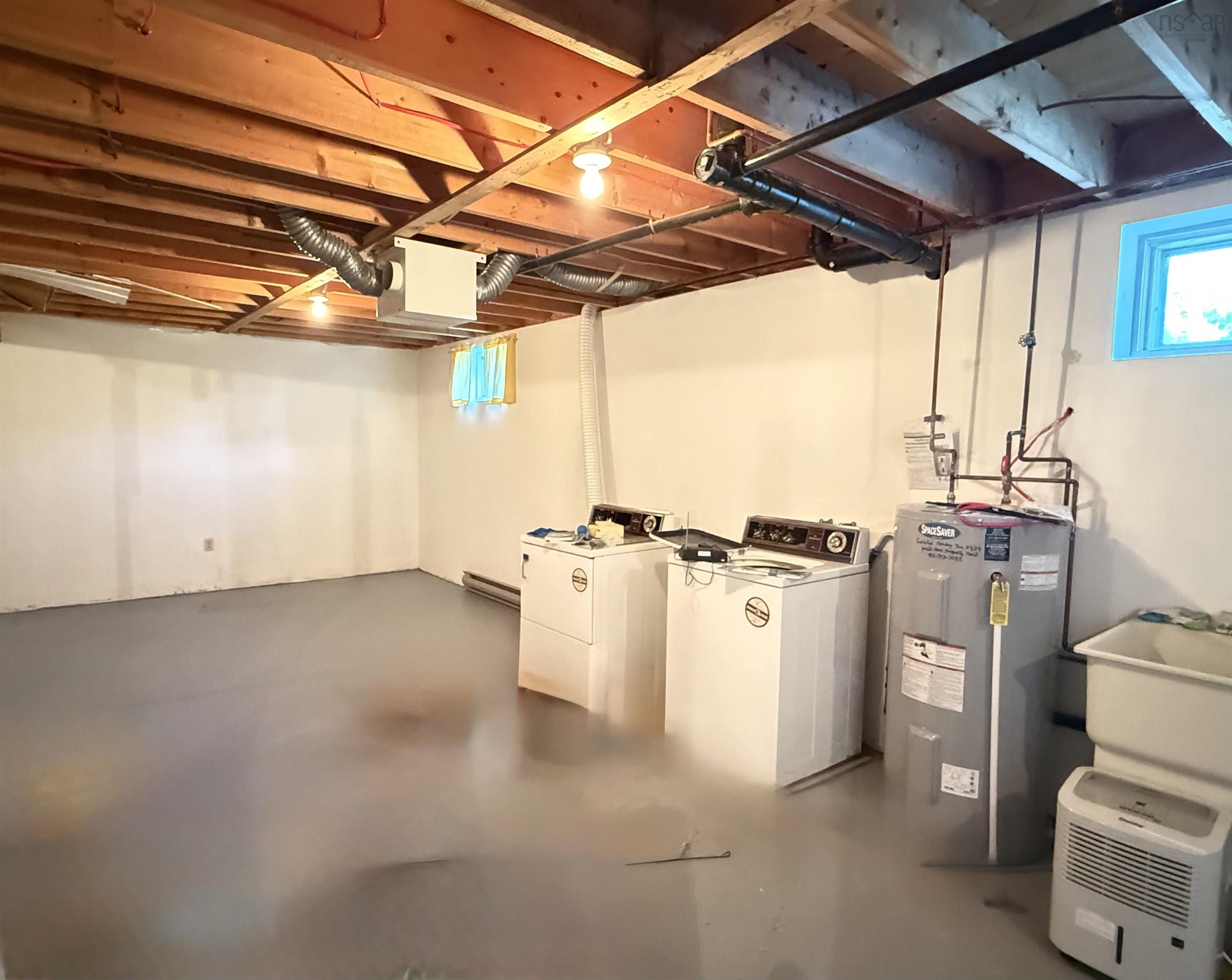 $300,000.00: 95 Haliburton rd, Pictou