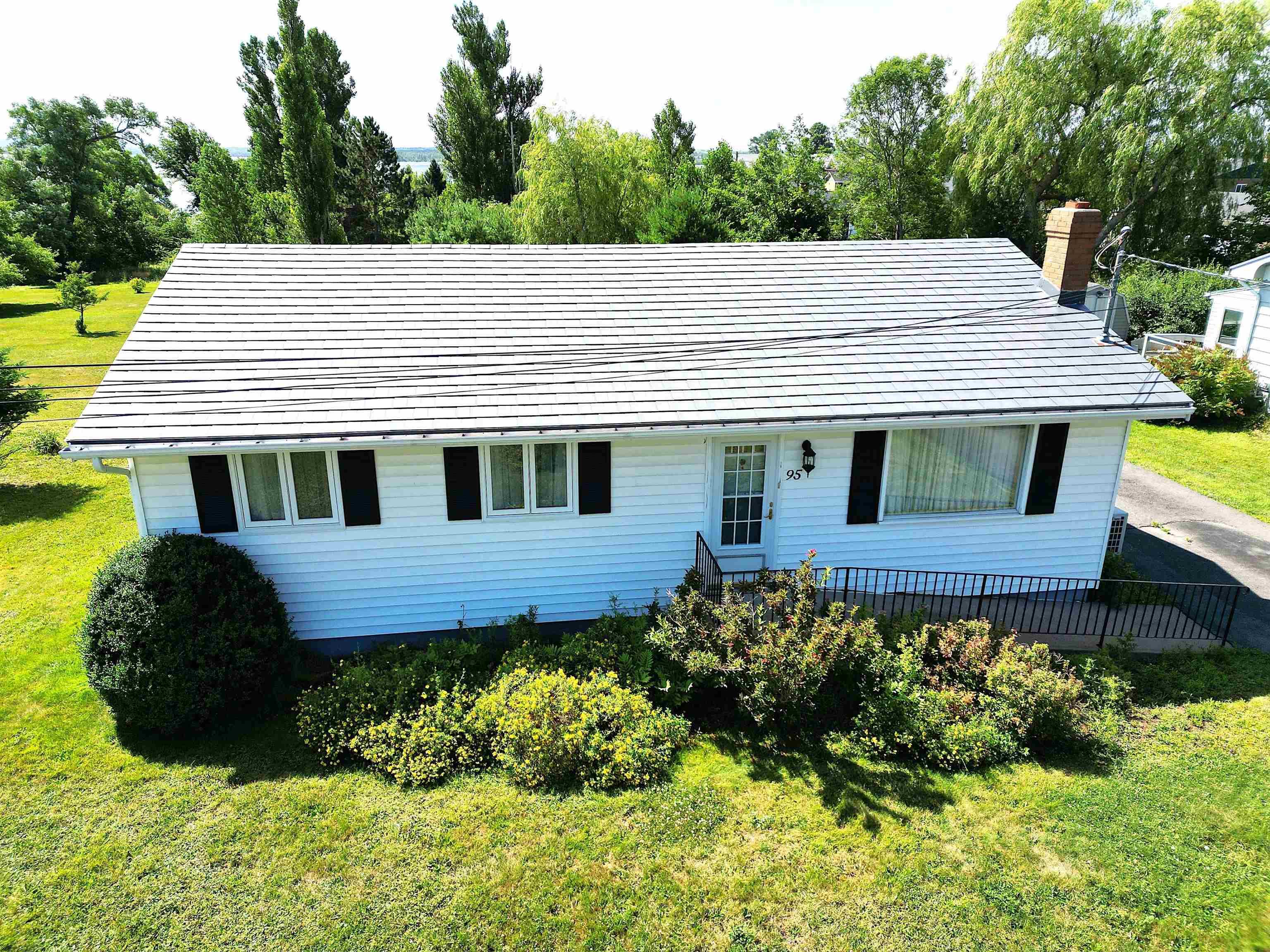 $300,000.00: 95 Haliburton rd, Pictou