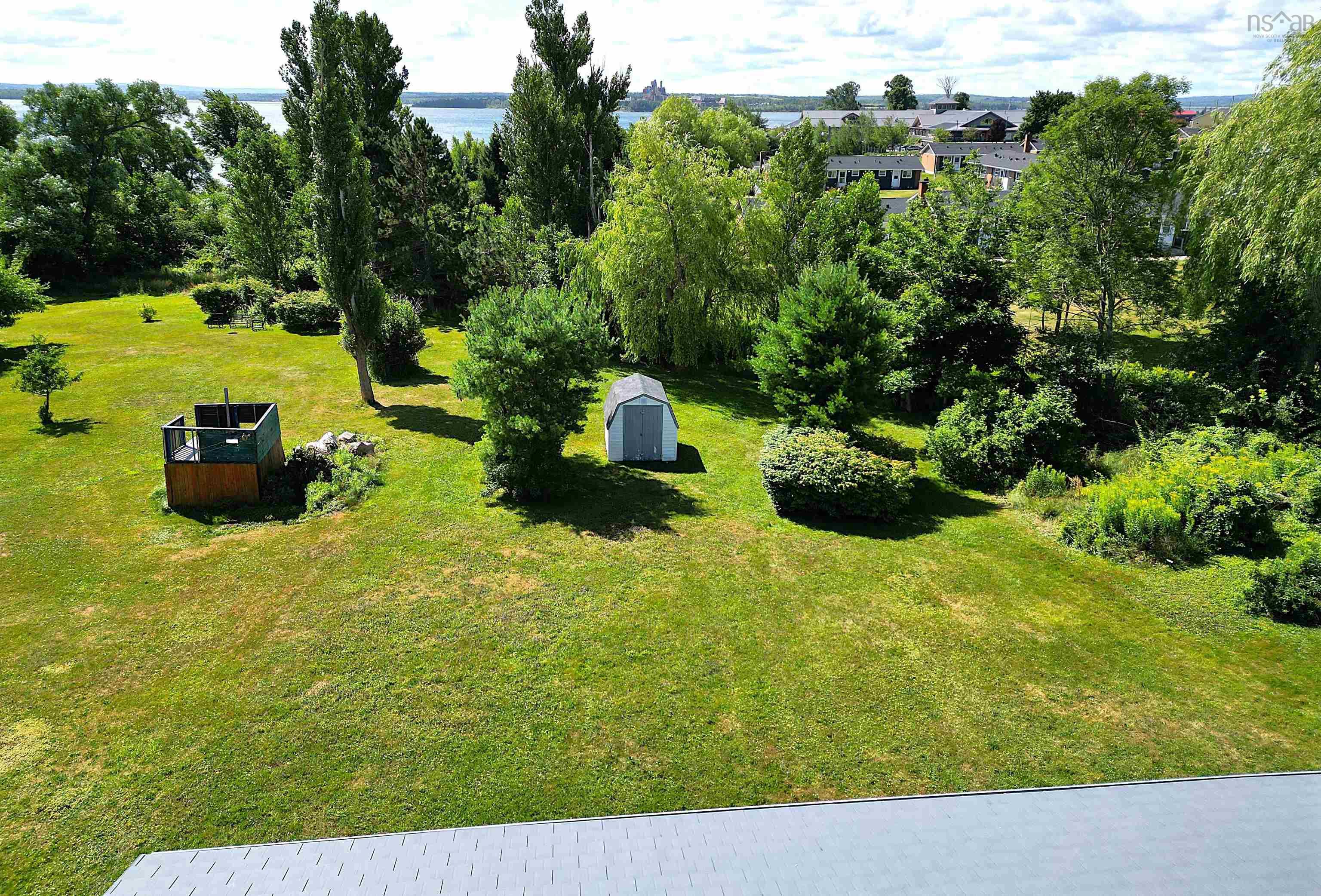 $300,000.00: 95 Haliburton rd, Pictou