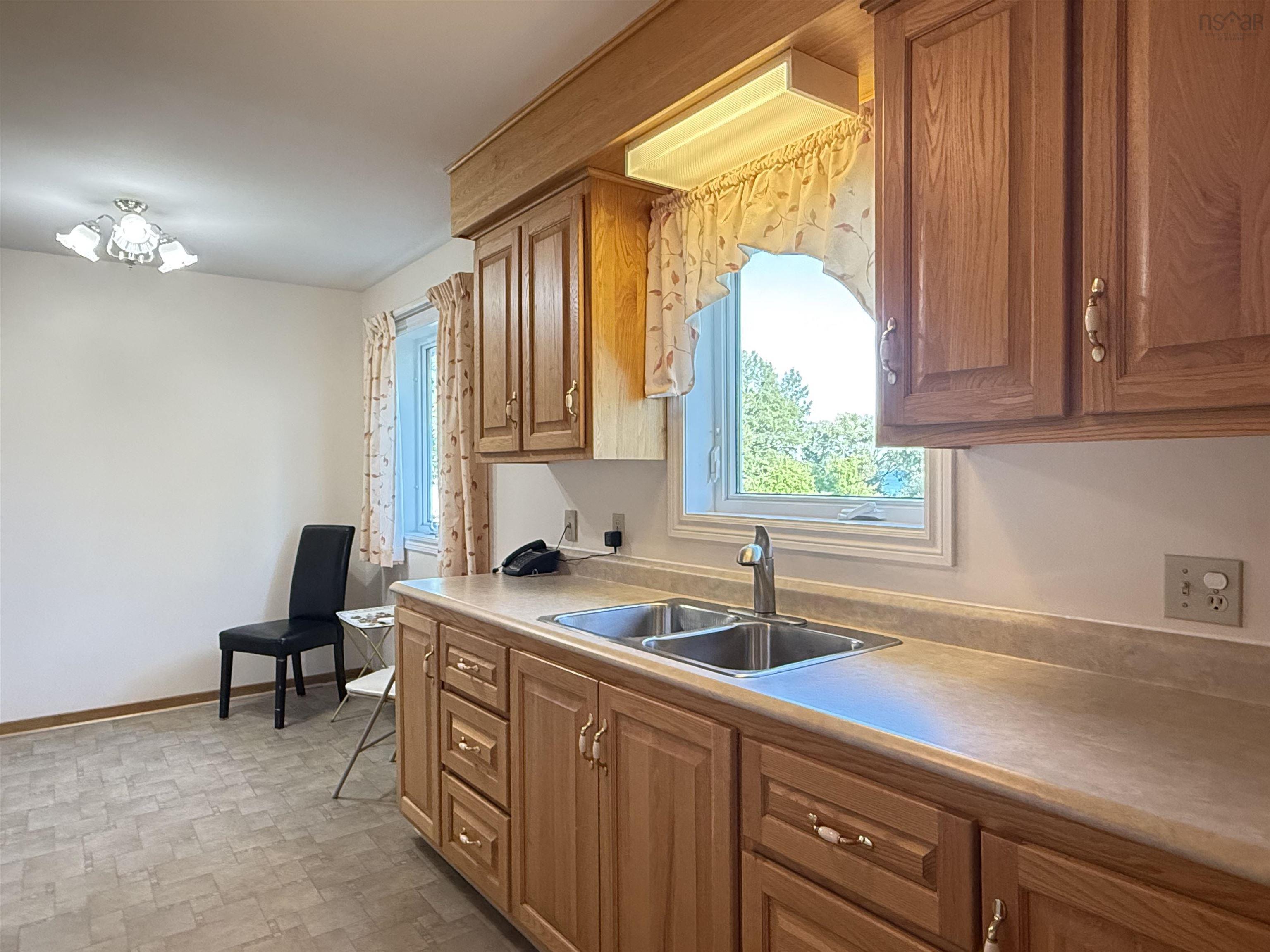 $300,000.00: 95 Haliburton rd, Pictou