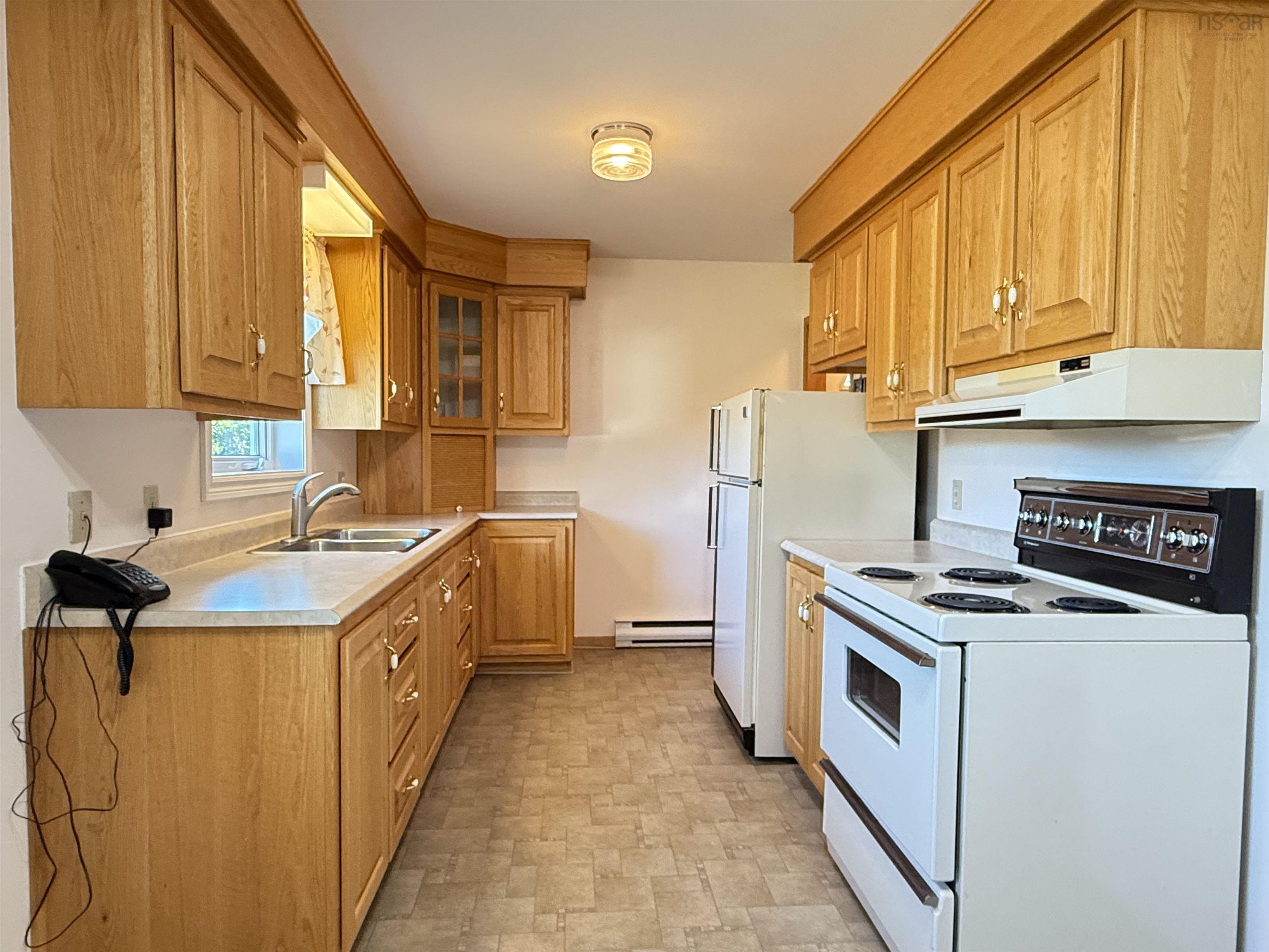 $300,000.00: 95 Haliburton rd, Pictou