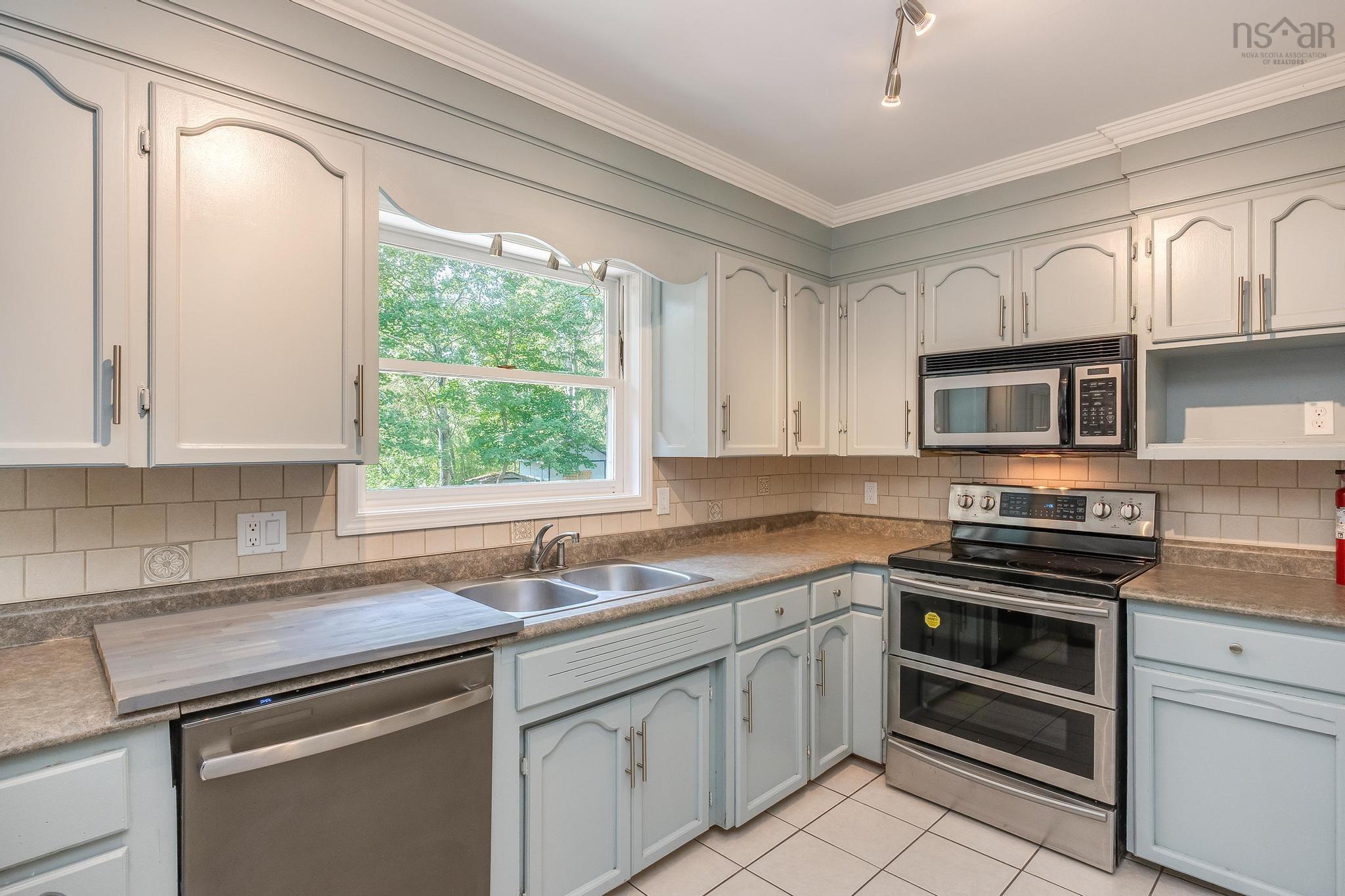 $290,000.00: 965 Labrador Lane, Greenwood