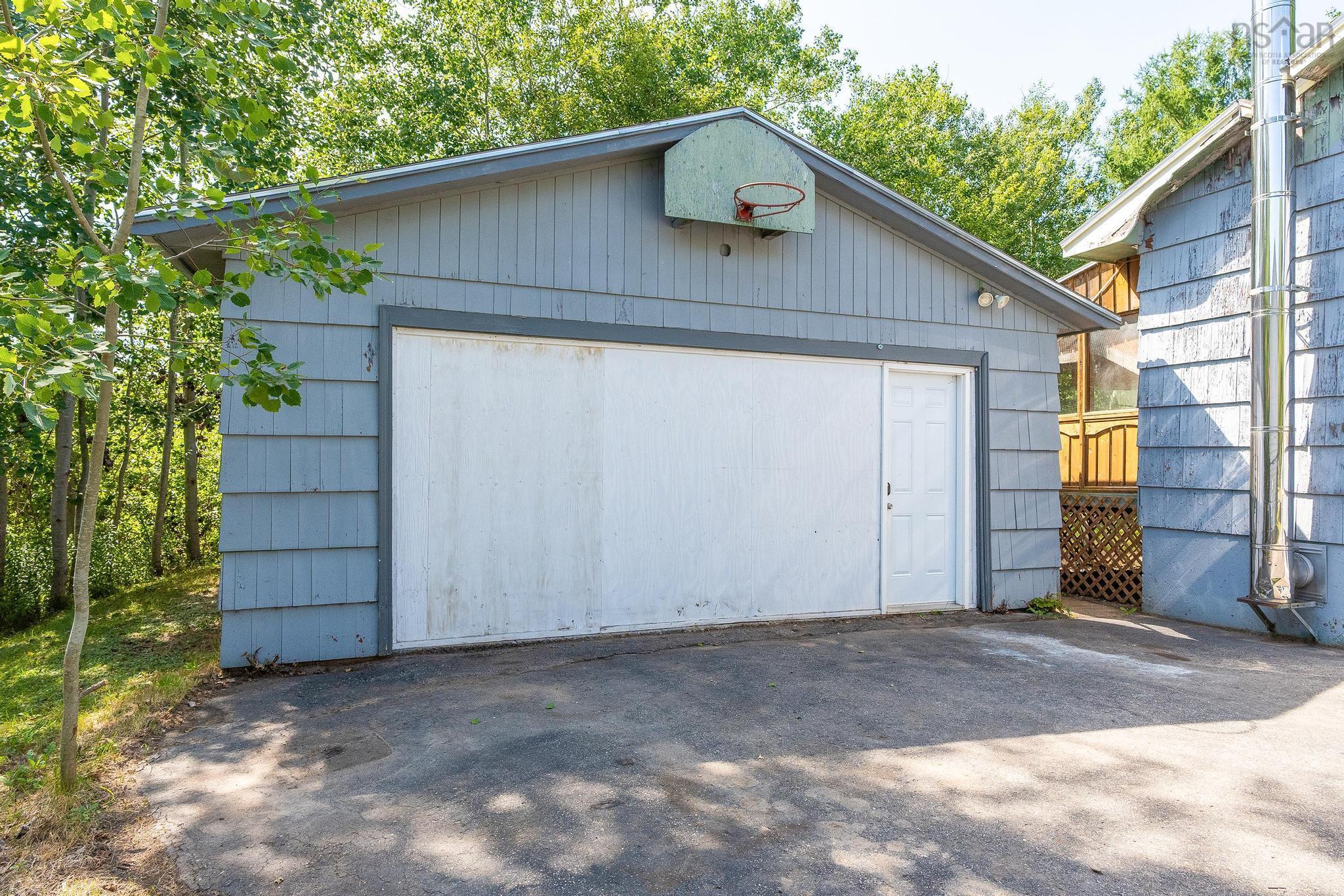 $290,000.00: 965 Labrador Lane, Greenwood