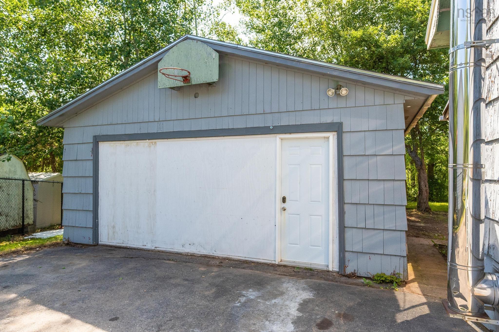 $290,000.00: 965 Labrador Lane, Greenwood