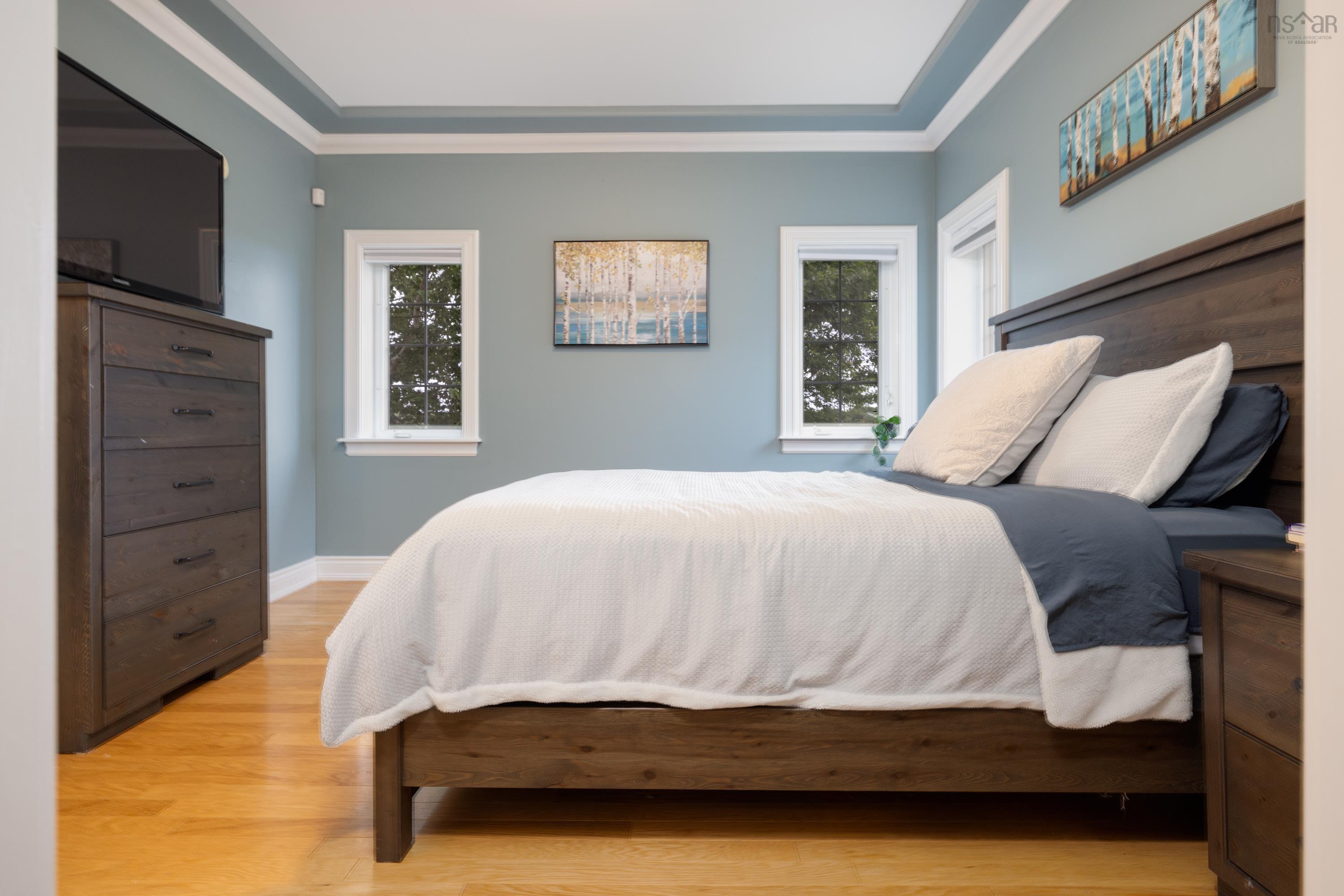 $900,000.00: 42 Lakeridge Crescent, Colby South