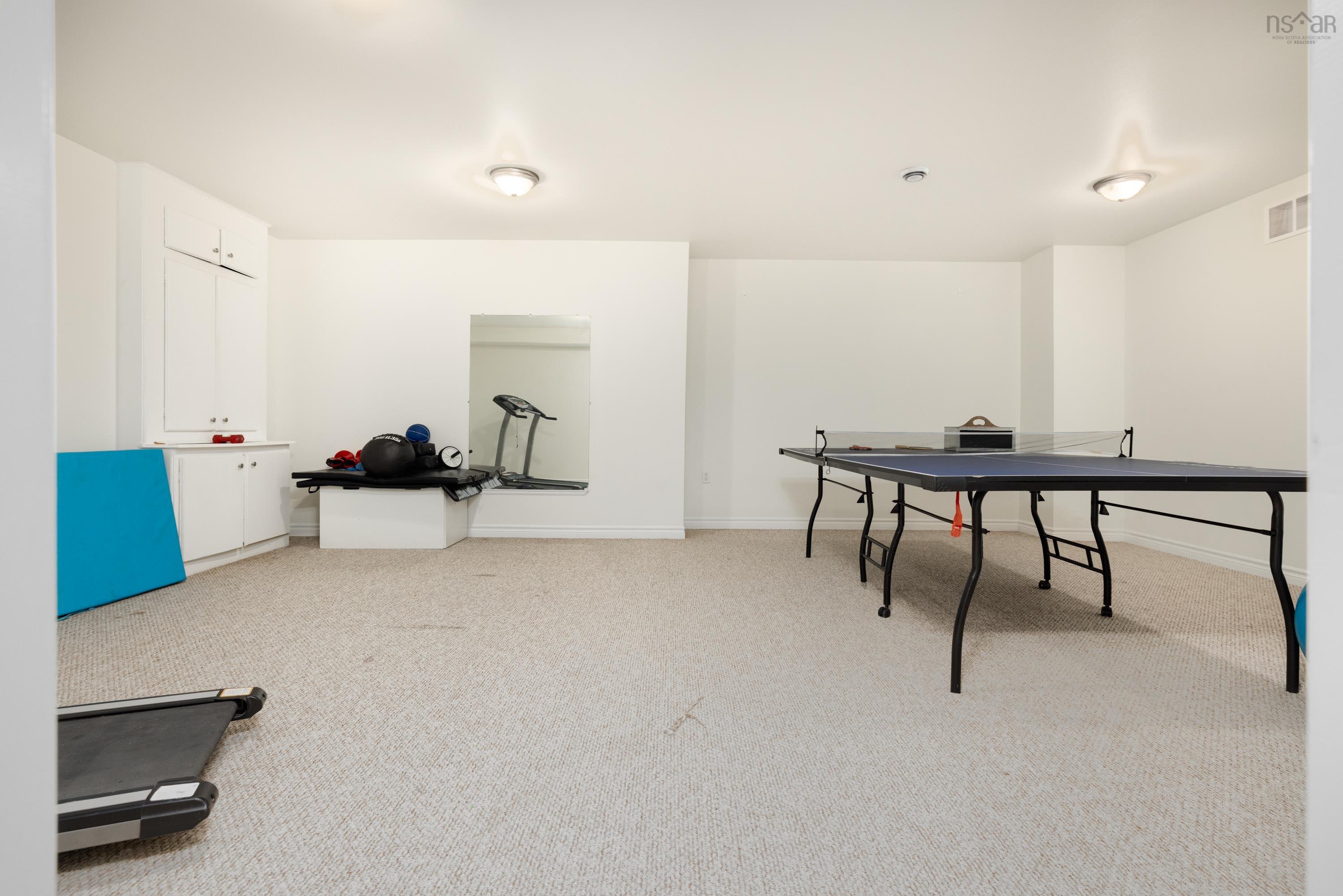 $900,000.00: 42 Lakeridge Crescent, Colby South