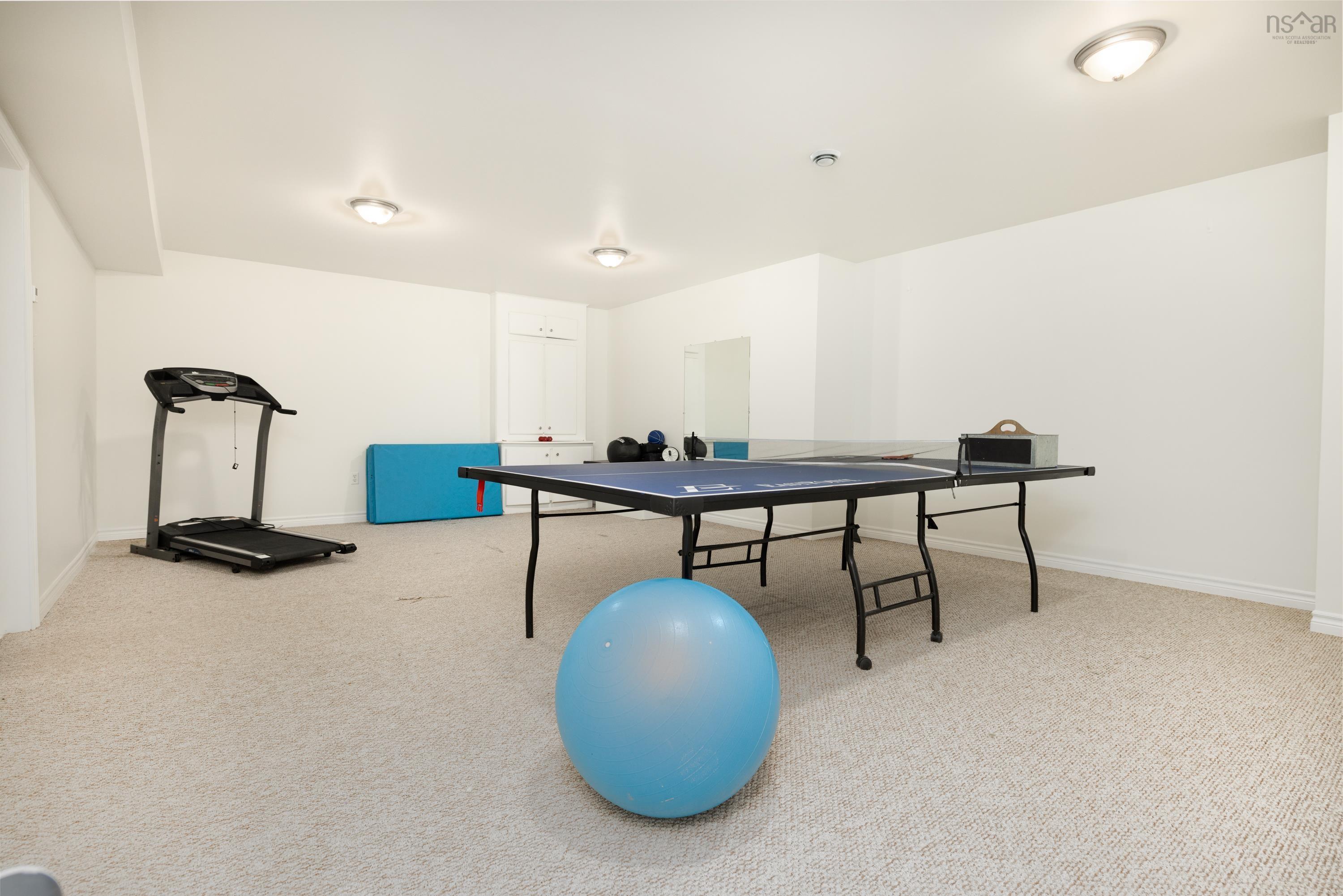 $900,000.00: 42 Lakeridge Crescent, Colby South