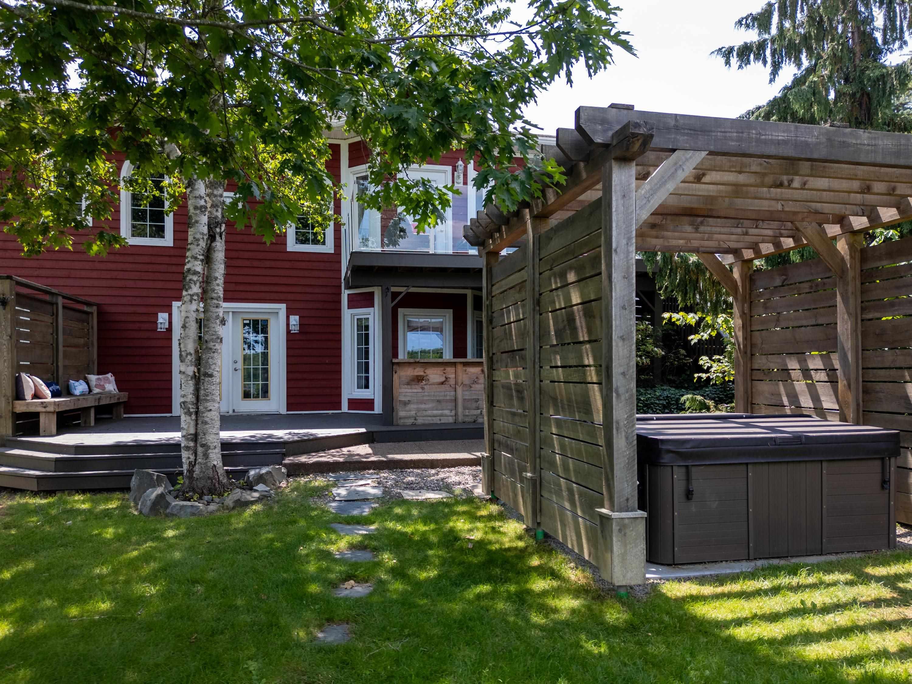 $900,000.00: 42 Lakeridge Crescent, Colby South