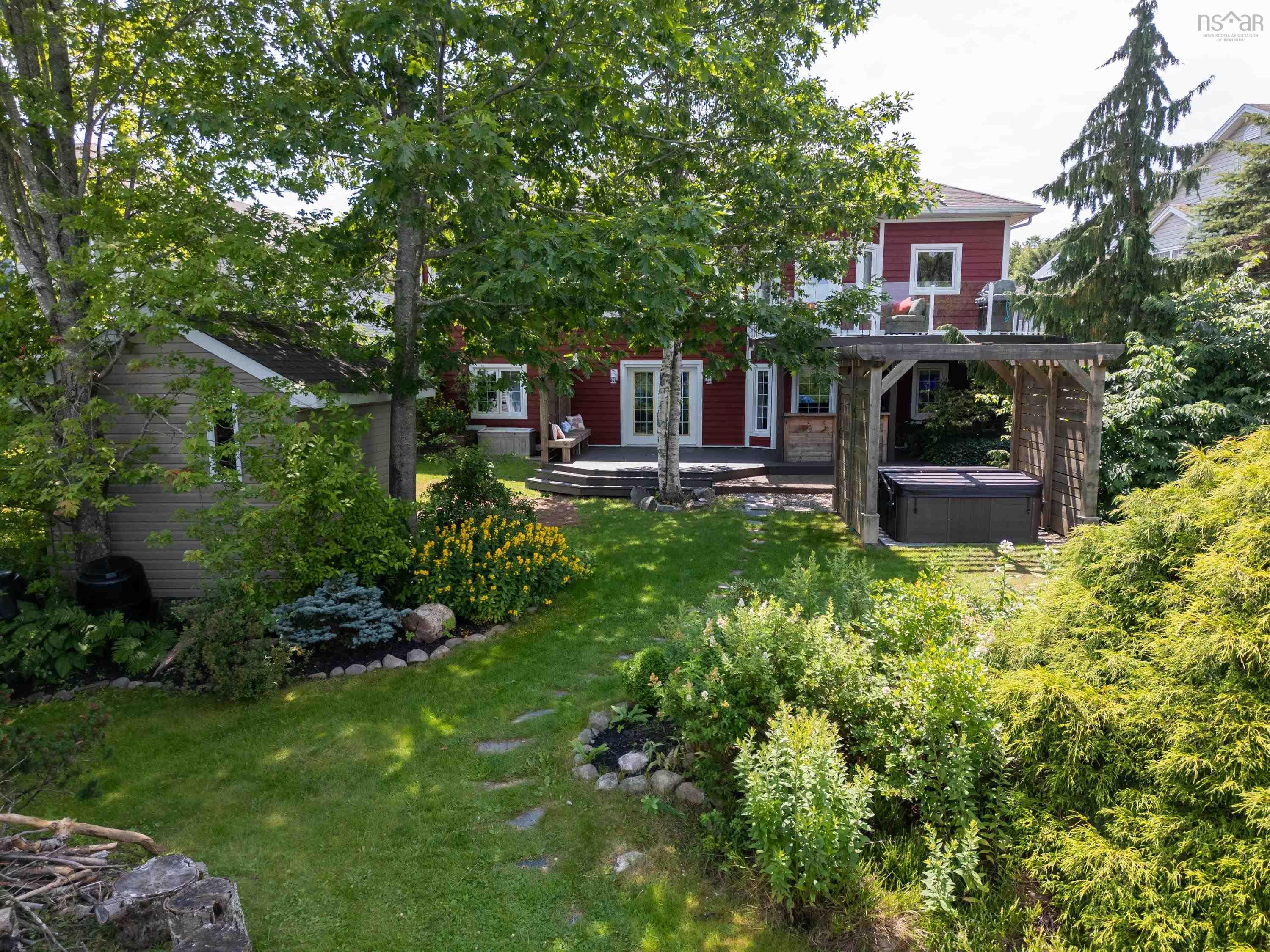 $900,000.00: 42 Lakeridge Crescent, Colby South