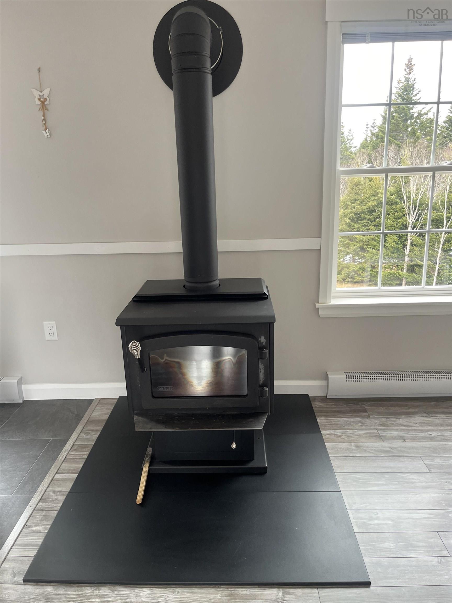 $389,000.00: 290 Eastside Grand River, Grand River