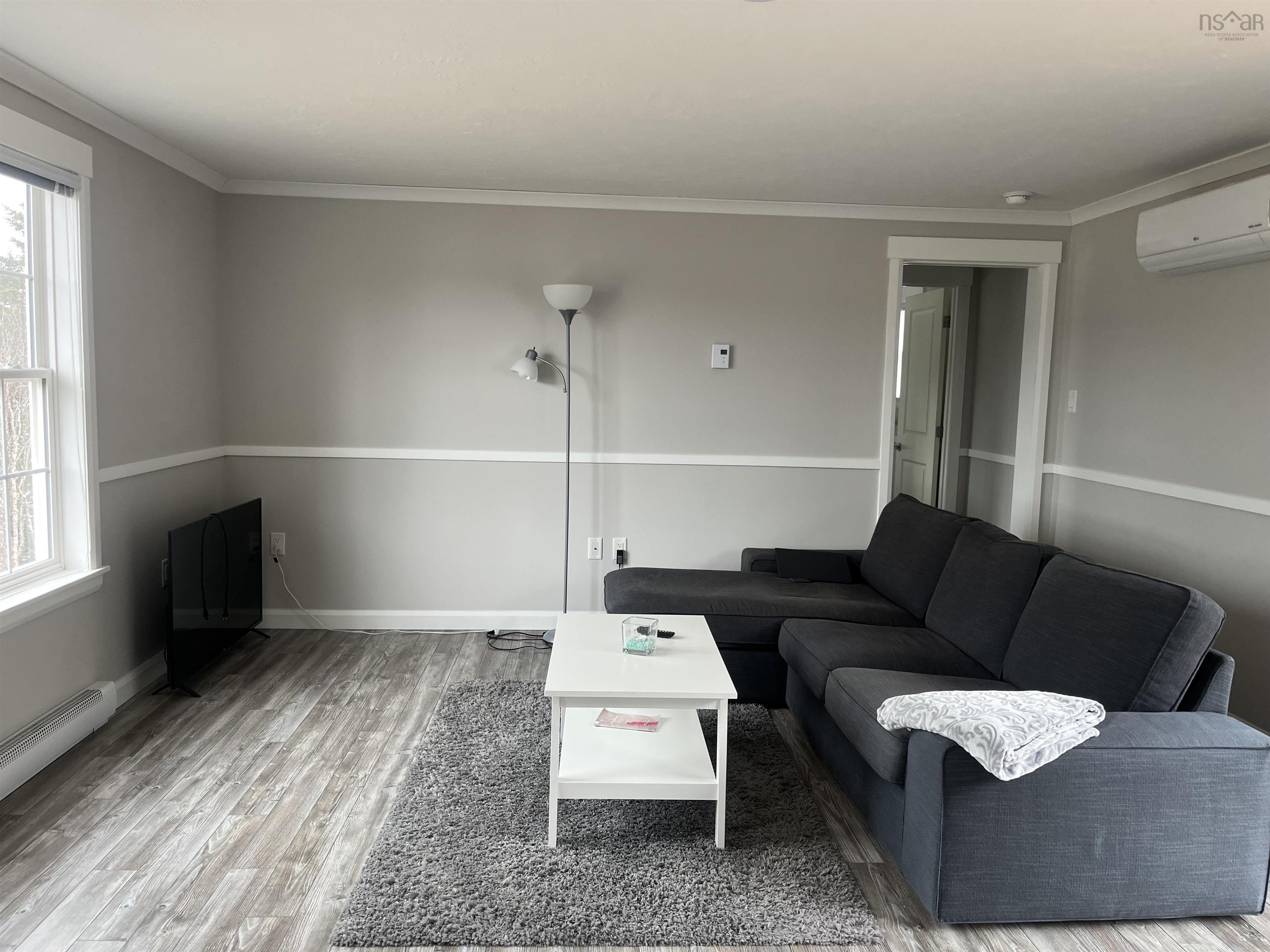 $389,000.00: 290 Eastside Grand River, Grand River