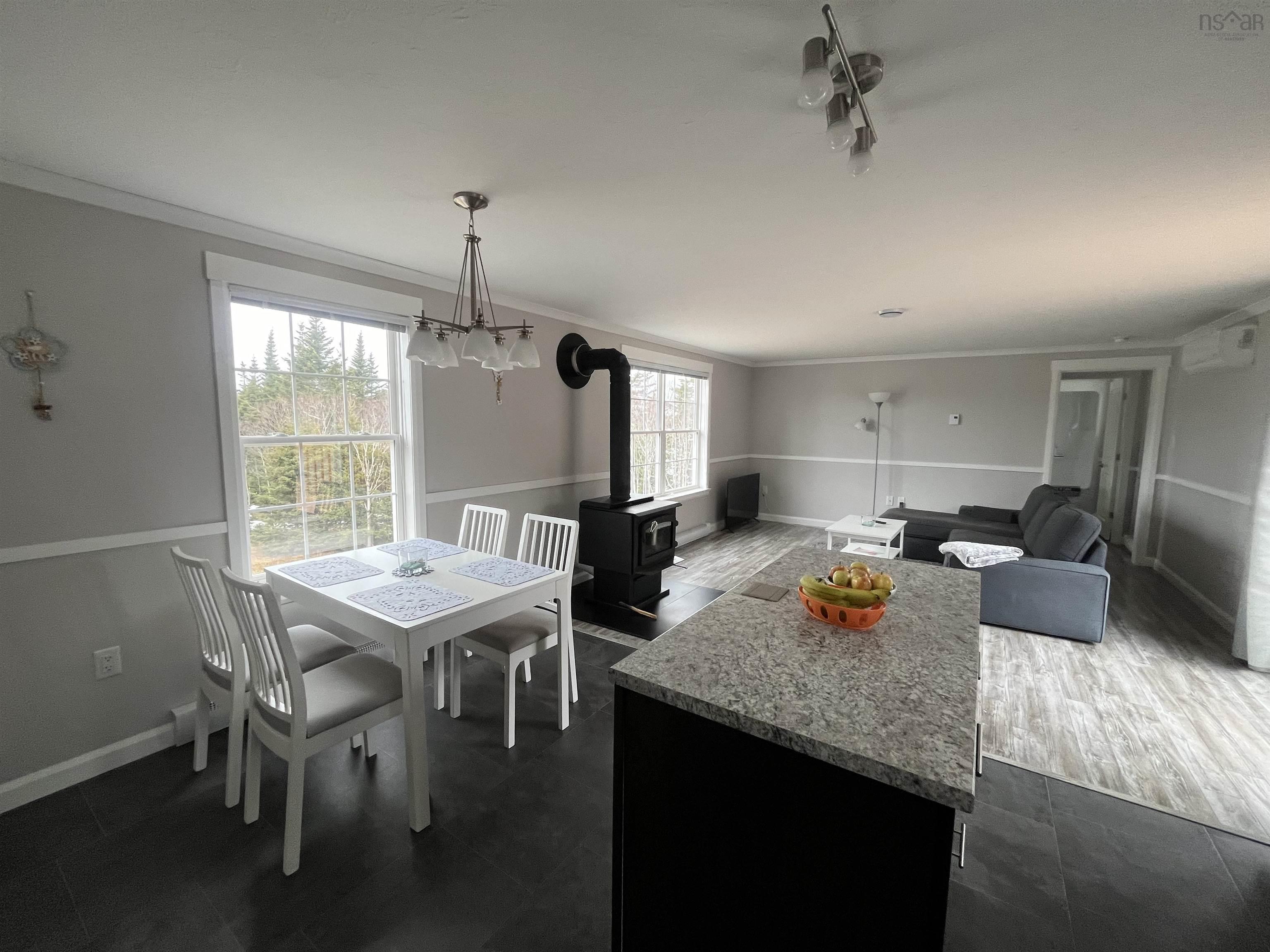 $389,000.00: 290 Eastside Grand River, Grand River