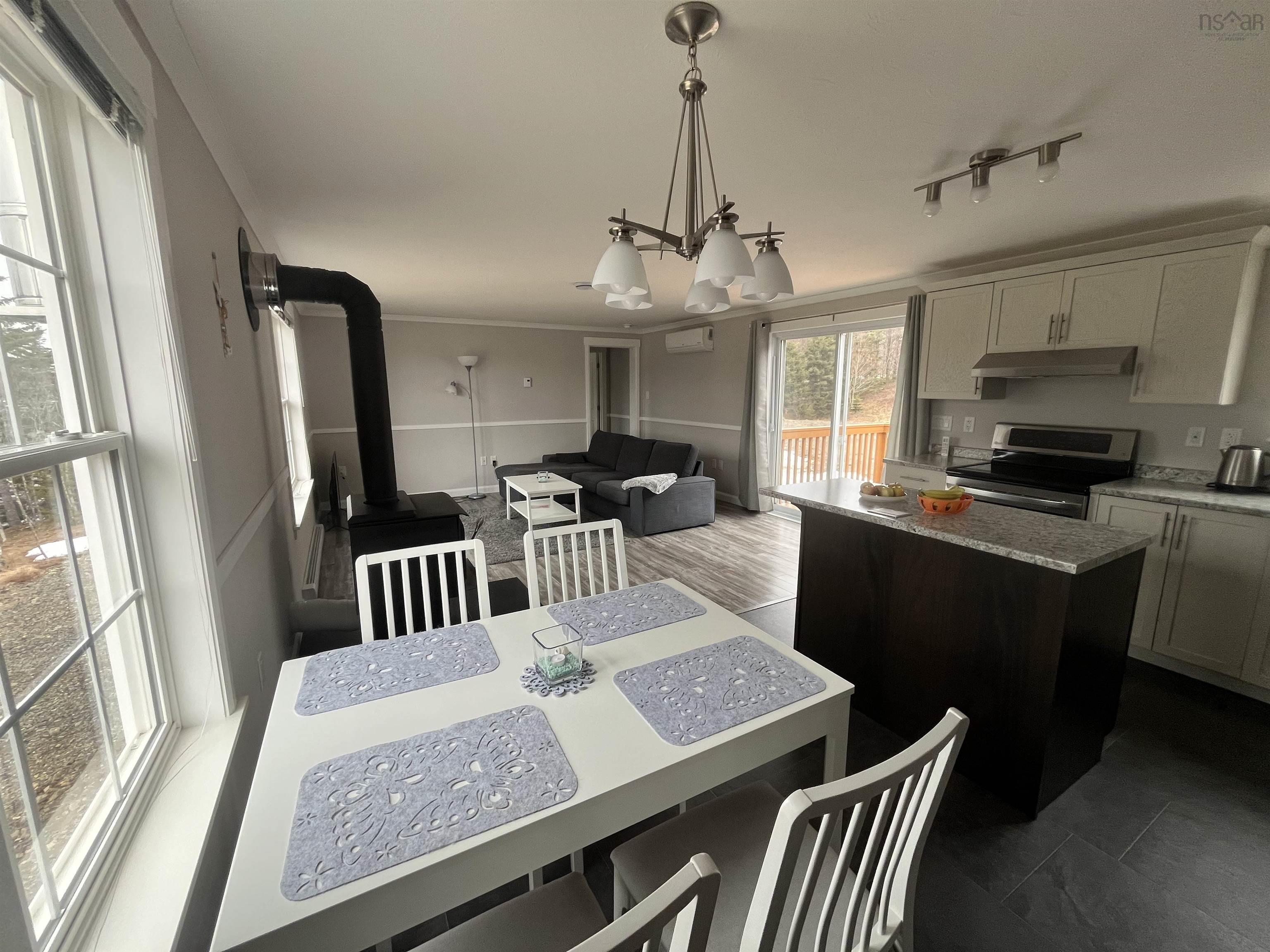 $389,000.00: 290 Eastside Grand River, Grand River