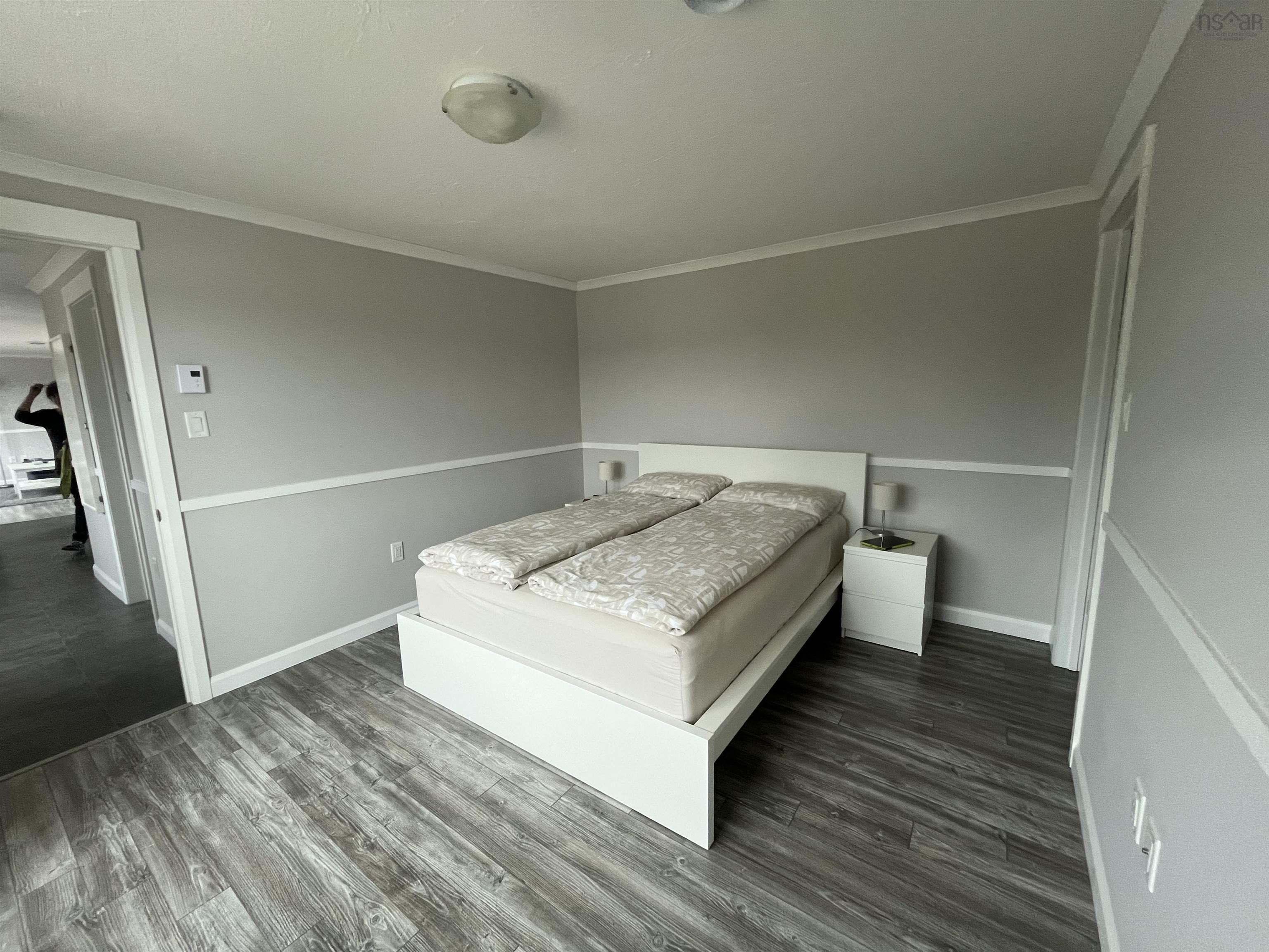 $389,000.00: 290 Eastside Grand River, Grand River