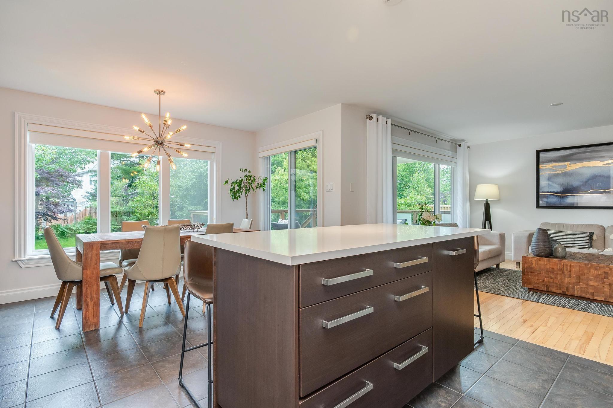 $839,900.00: 20 Haystead Ridge, Bedford