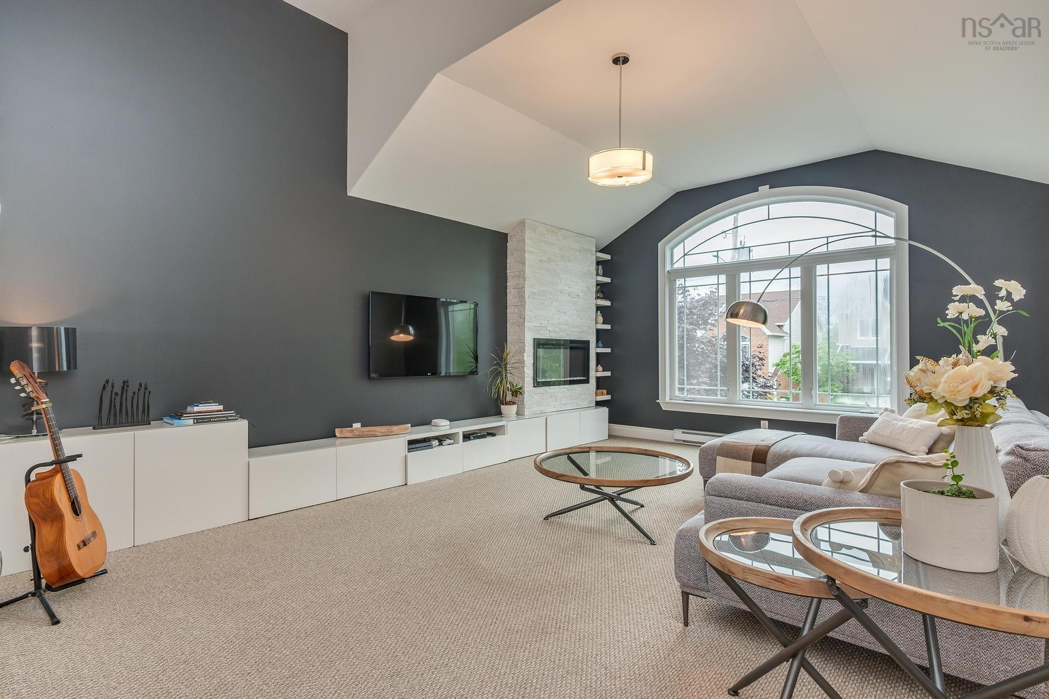 $839,900.00: 20 Haystead Ridge, Bedford